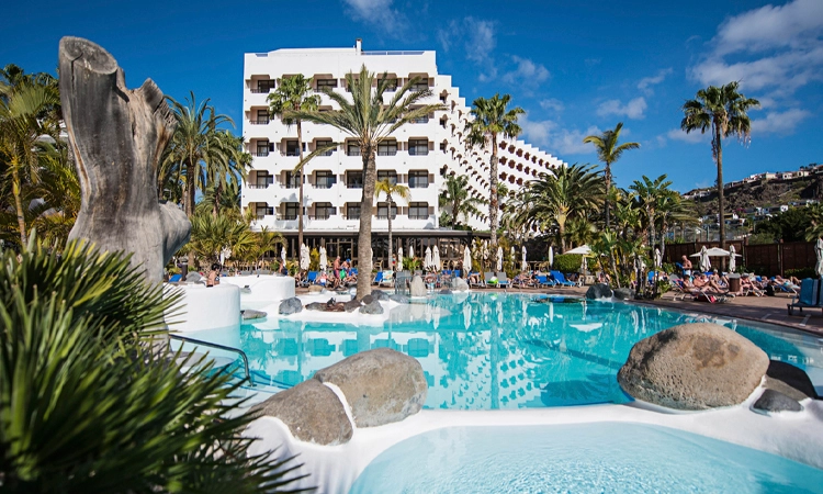 Hoteles renovados y en primera línea de mar - Corallium by Lopesan Hotels