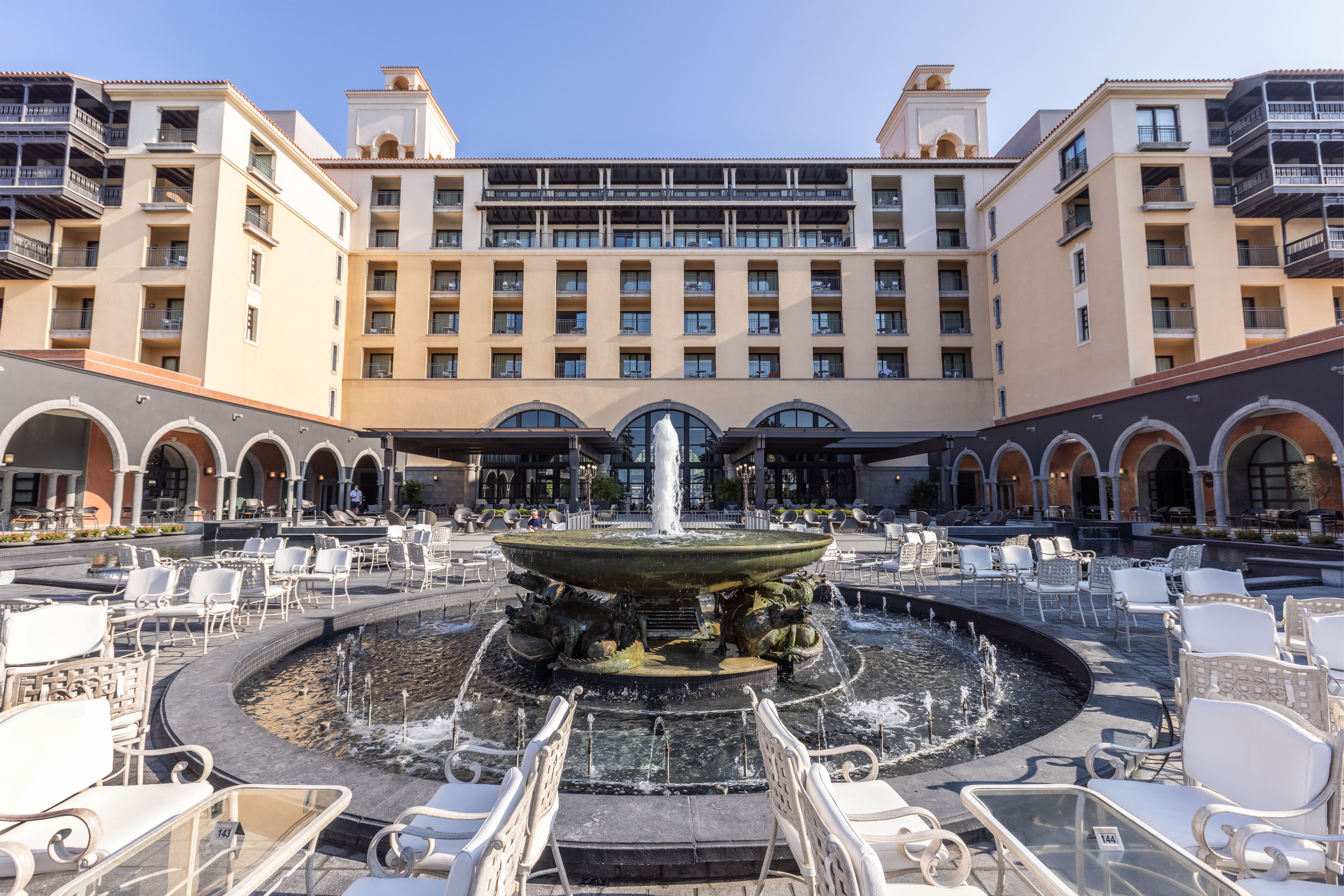 2. CENTRAL PLAZA (1)