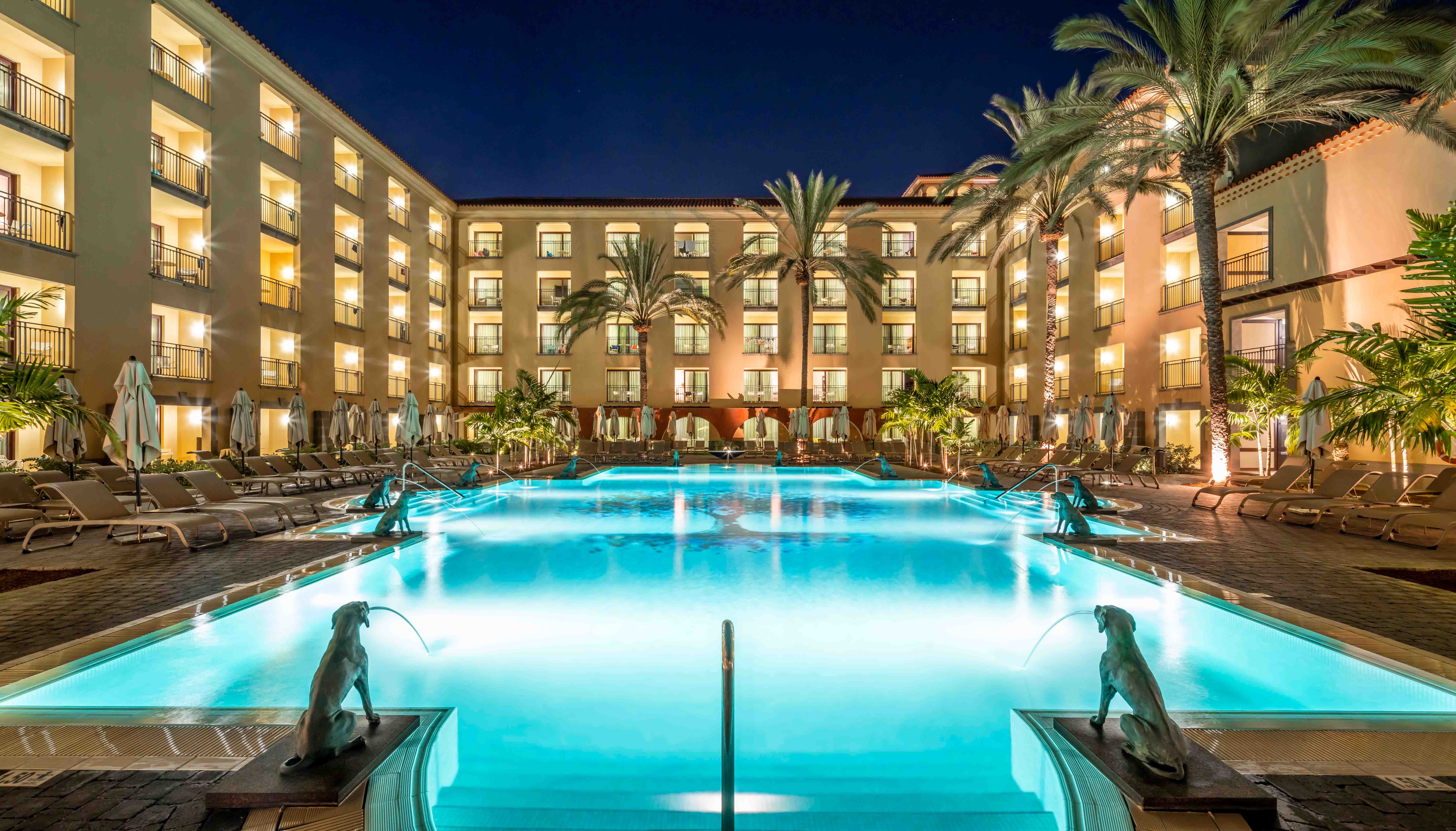 lopesan costa meloneras resort & spa baum des lebens nachtpool
