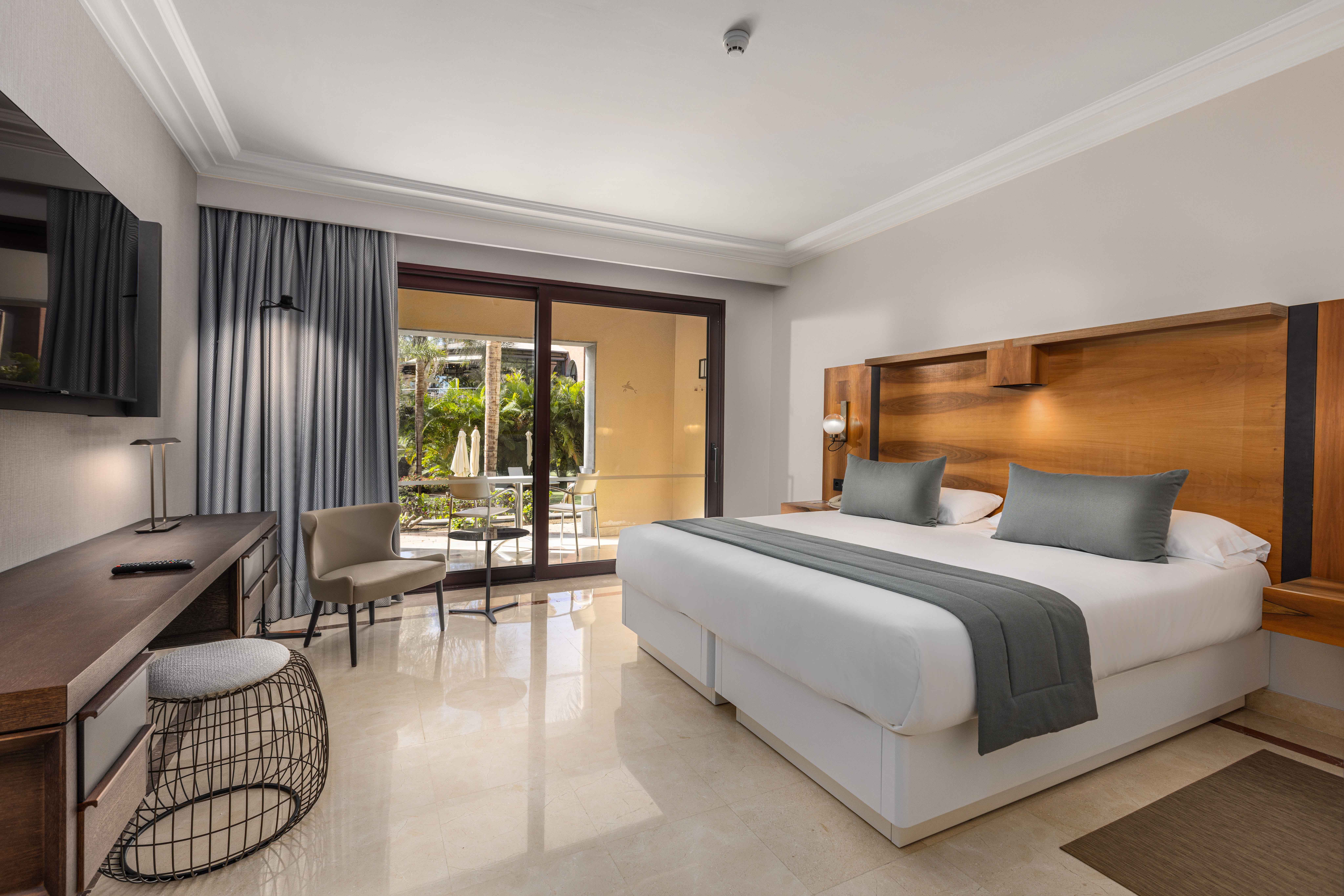habitación unique deluxe adaptada lopesan costa meloneras resort & spa