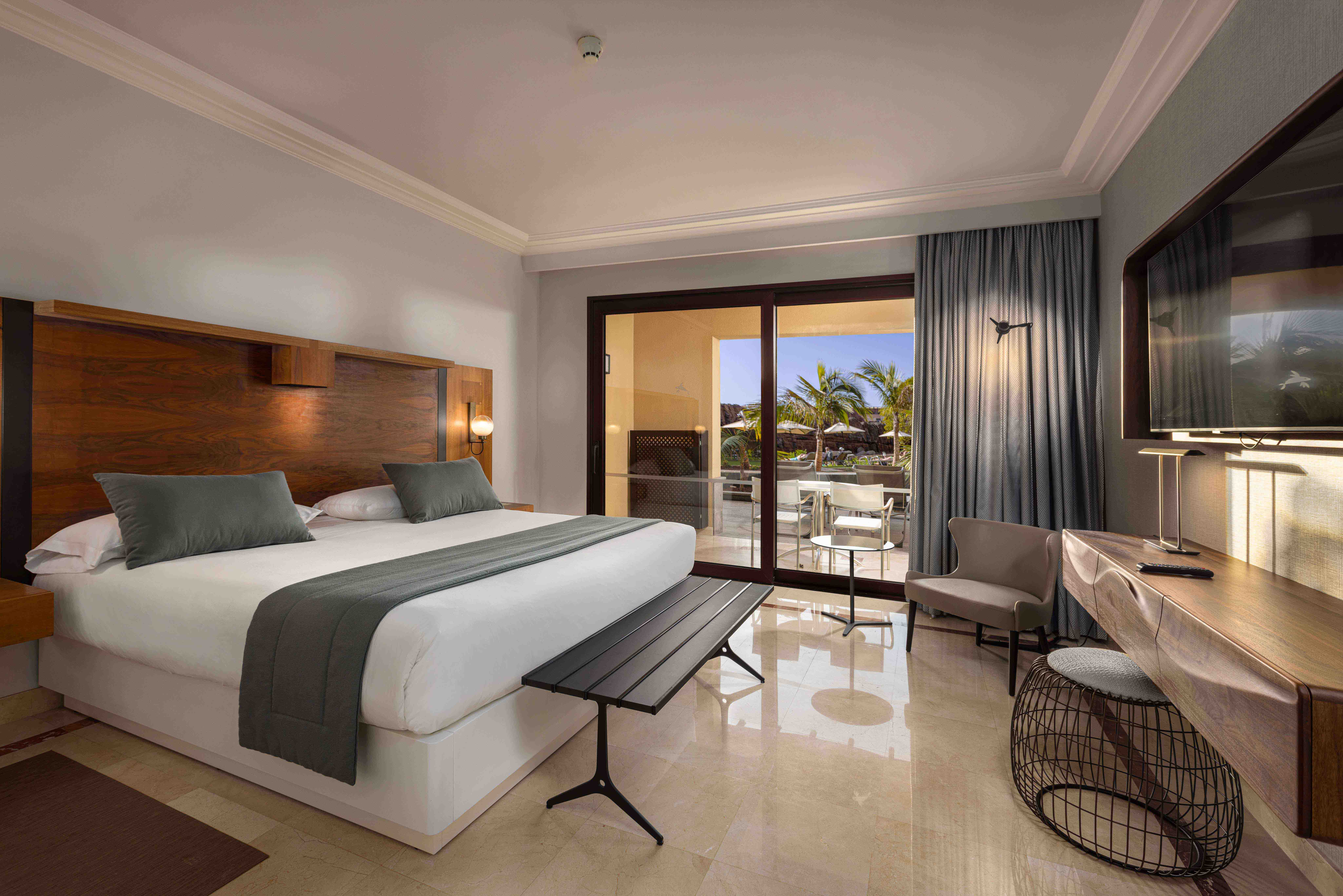bett zimmer premium pool lopesan costa meloneras resort & spa