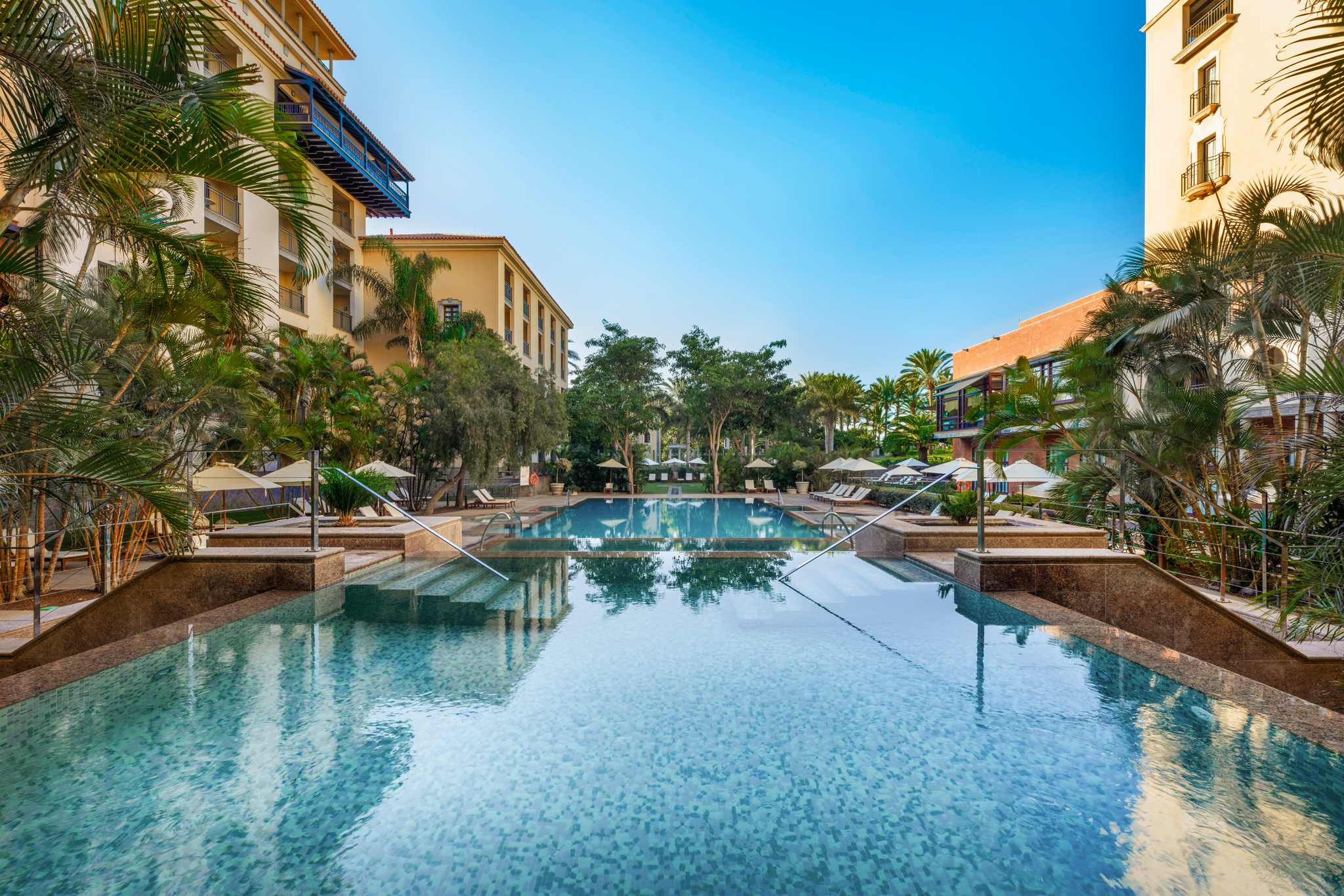 imágenes piscina hotel lopesan costa meloneras