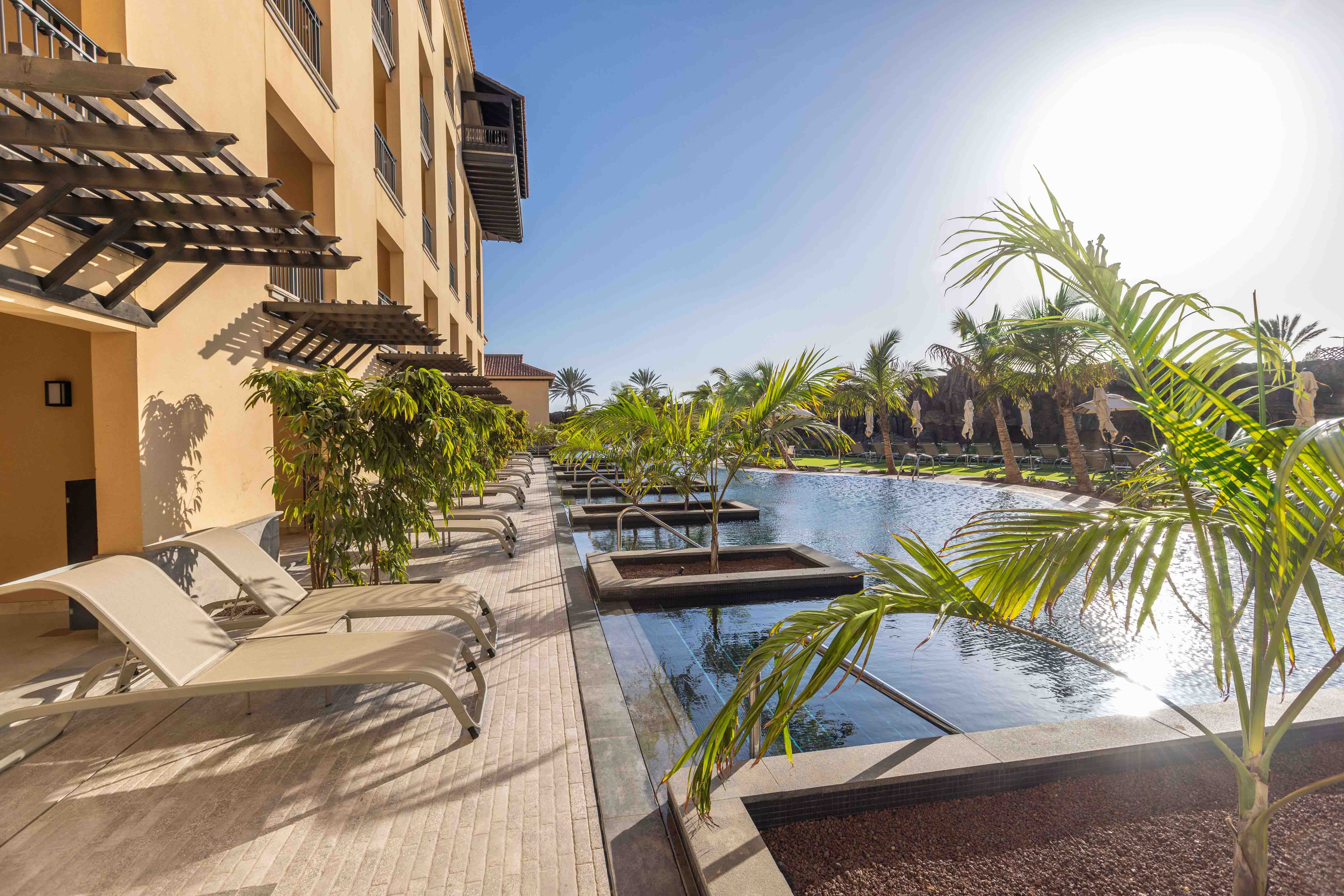 lopesan costa meloneras resort & spa premium pool entspannungsbereich
