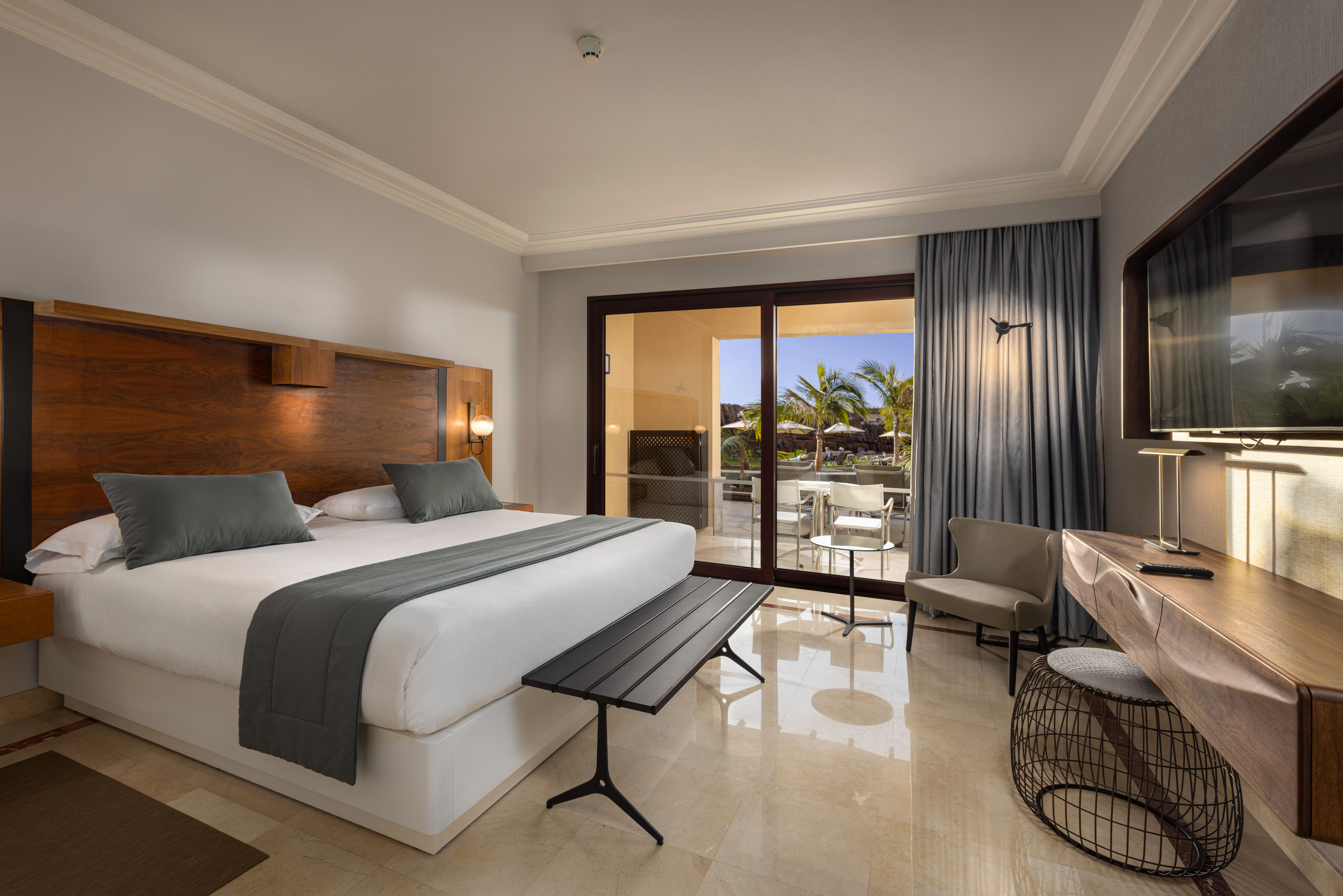 habitacion-premium-pool-lopesan-costa-meloneras-resort-&-spa
