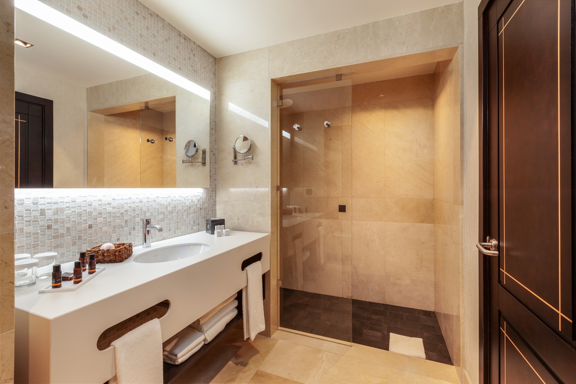 baño habitación unique deluxe resort lopesan costa meloneras