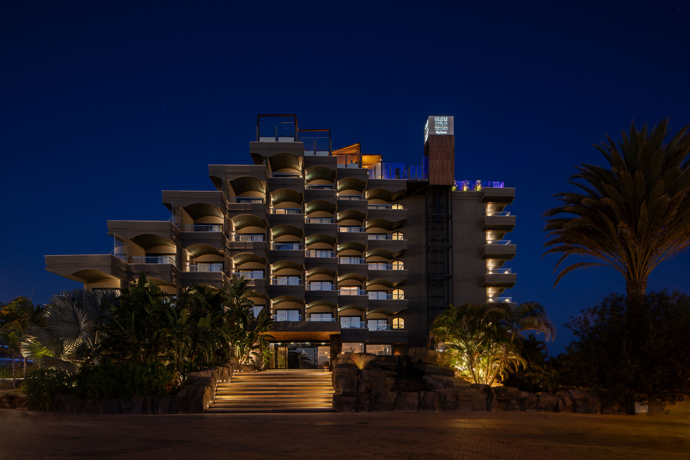 photograph exterior night hotel faro lopesan collection