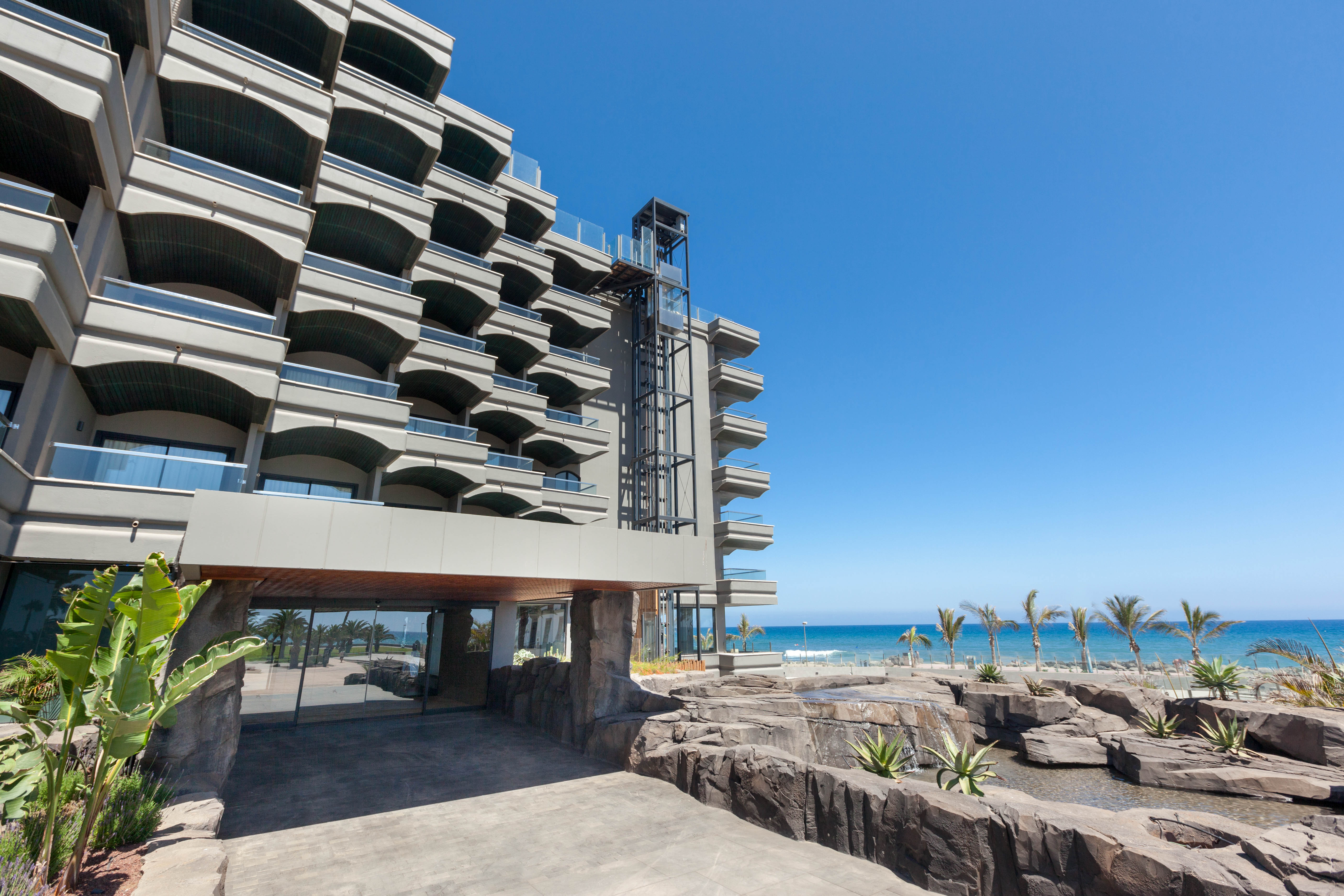 photos entrance hotel faro lopesan collection