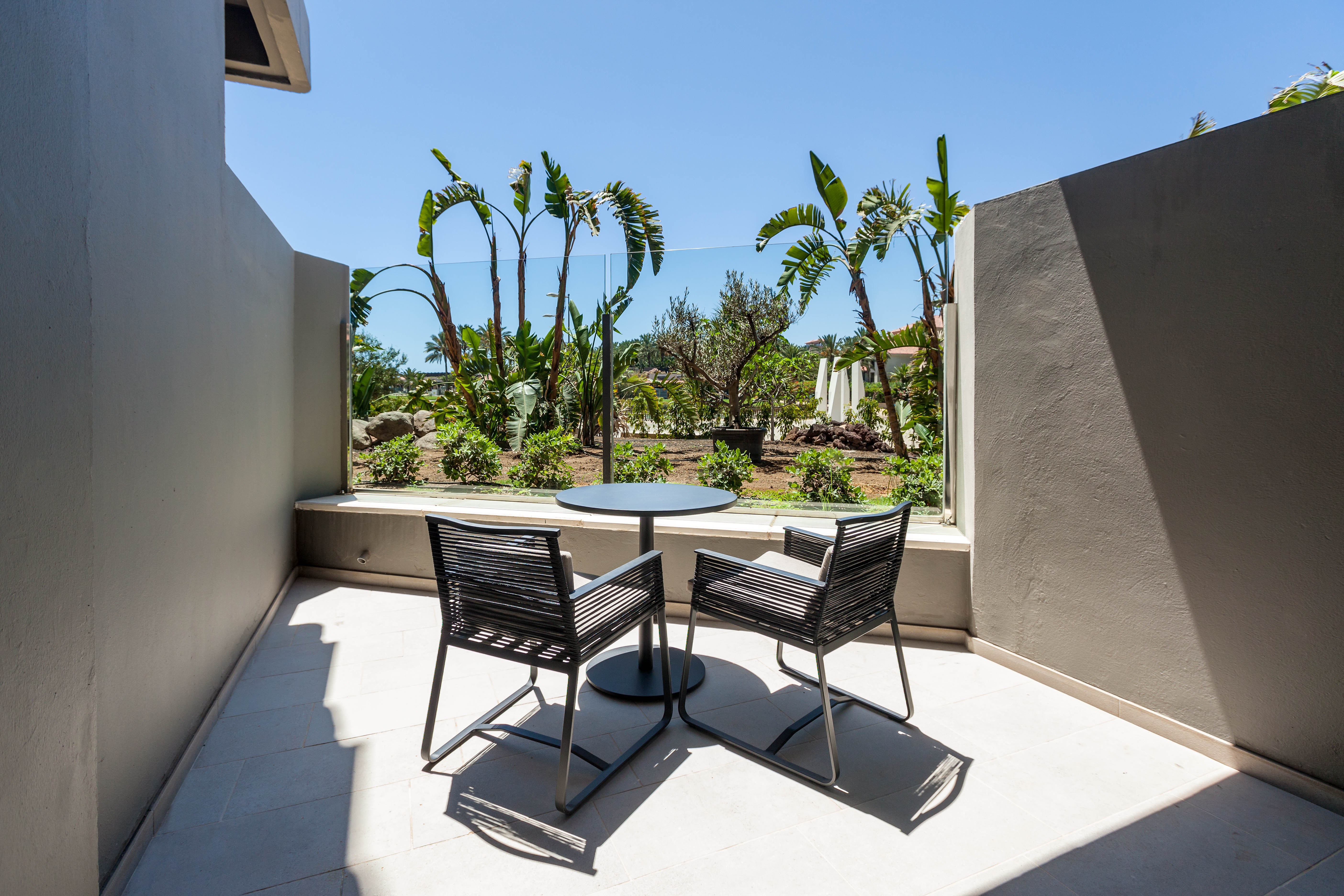 terraza habitación doble estandar adaptada hotel faro lopesan collection