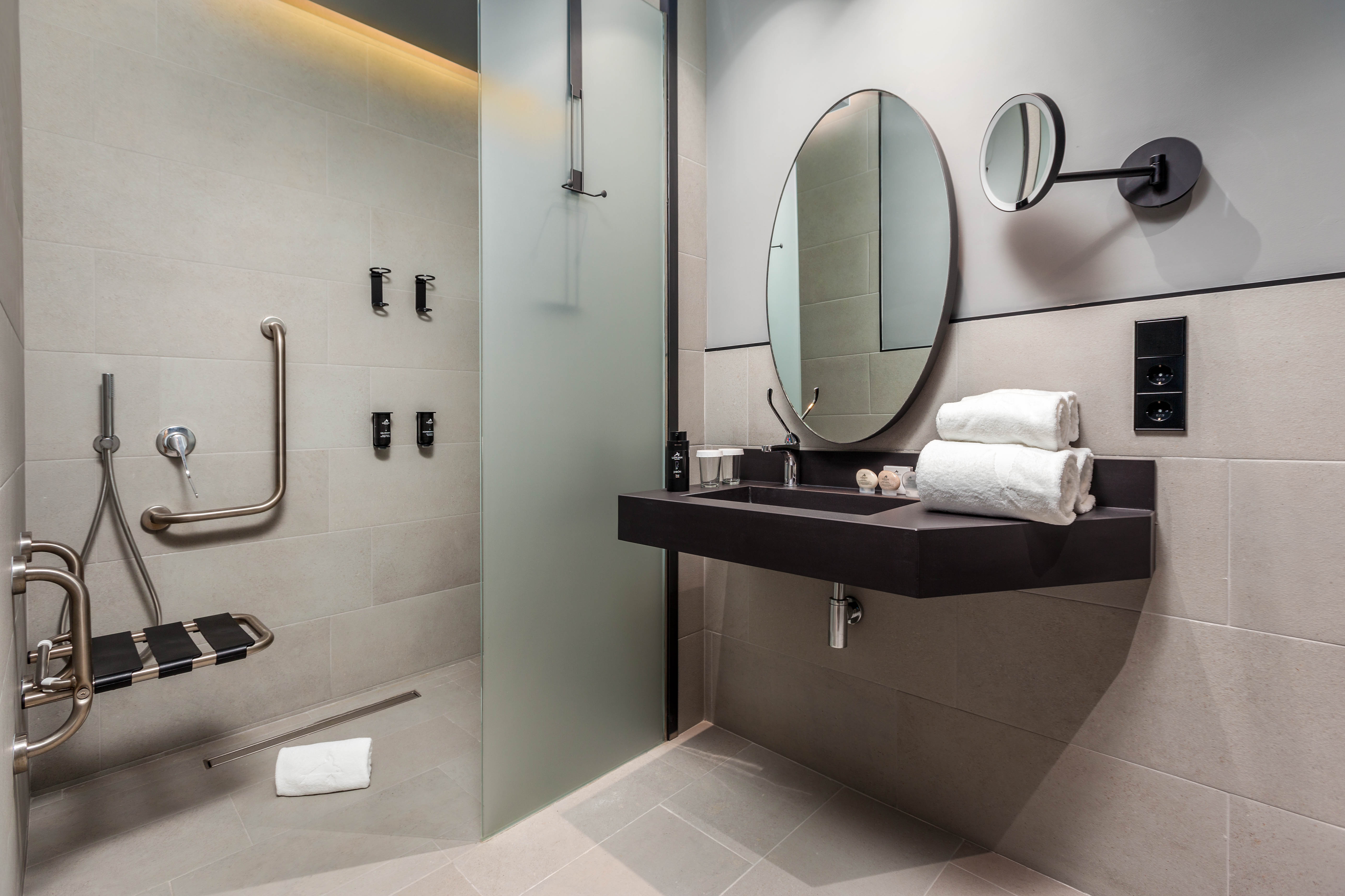 baño habitación doble estandar adaptada hotel faro lopesan collection