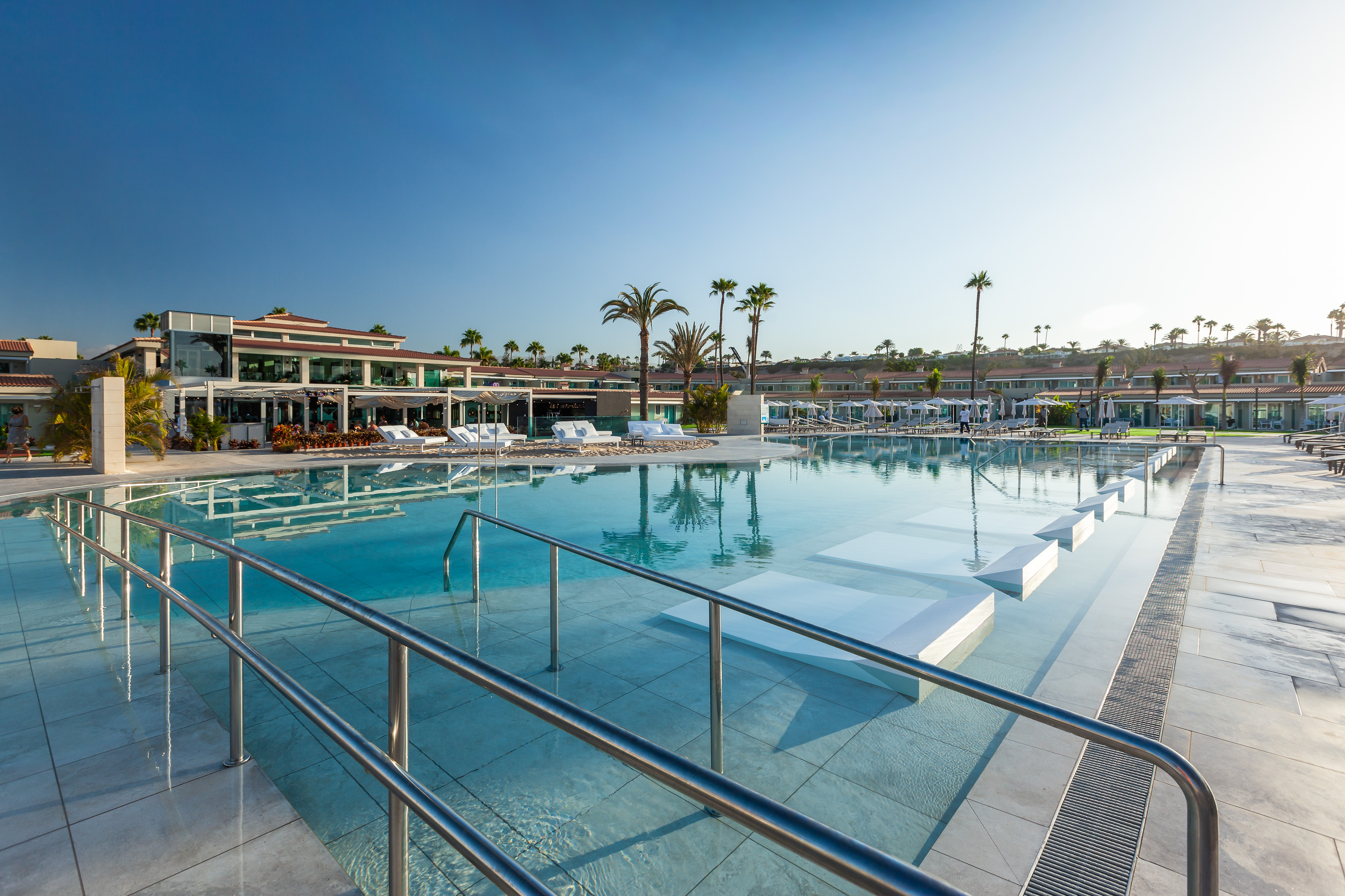 imágenes y fotos piscina principal kumara serenoa by lopesan hotels piscina