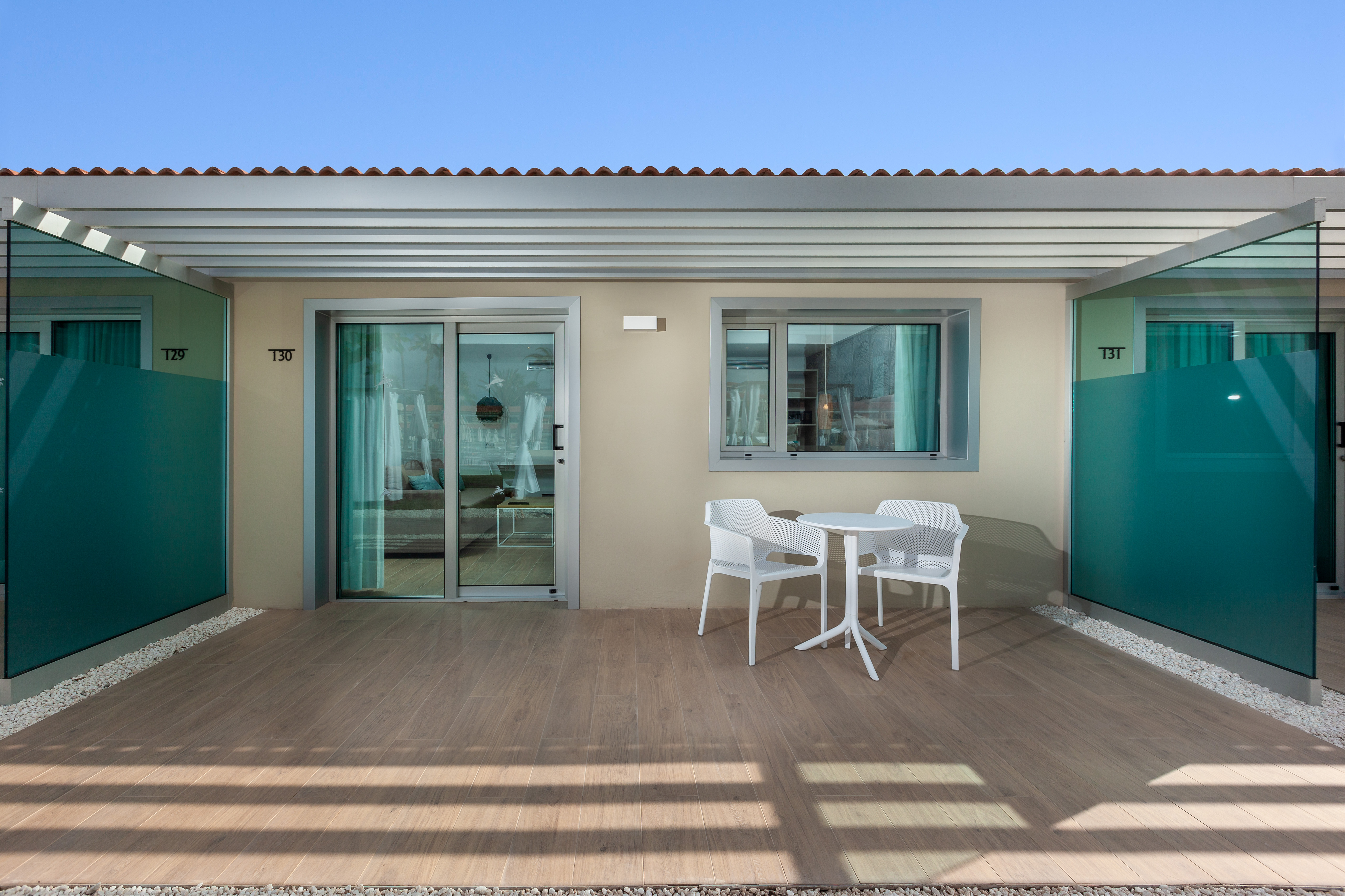 fotos terraza habitaciones familiar suite hotel kumara serenoa