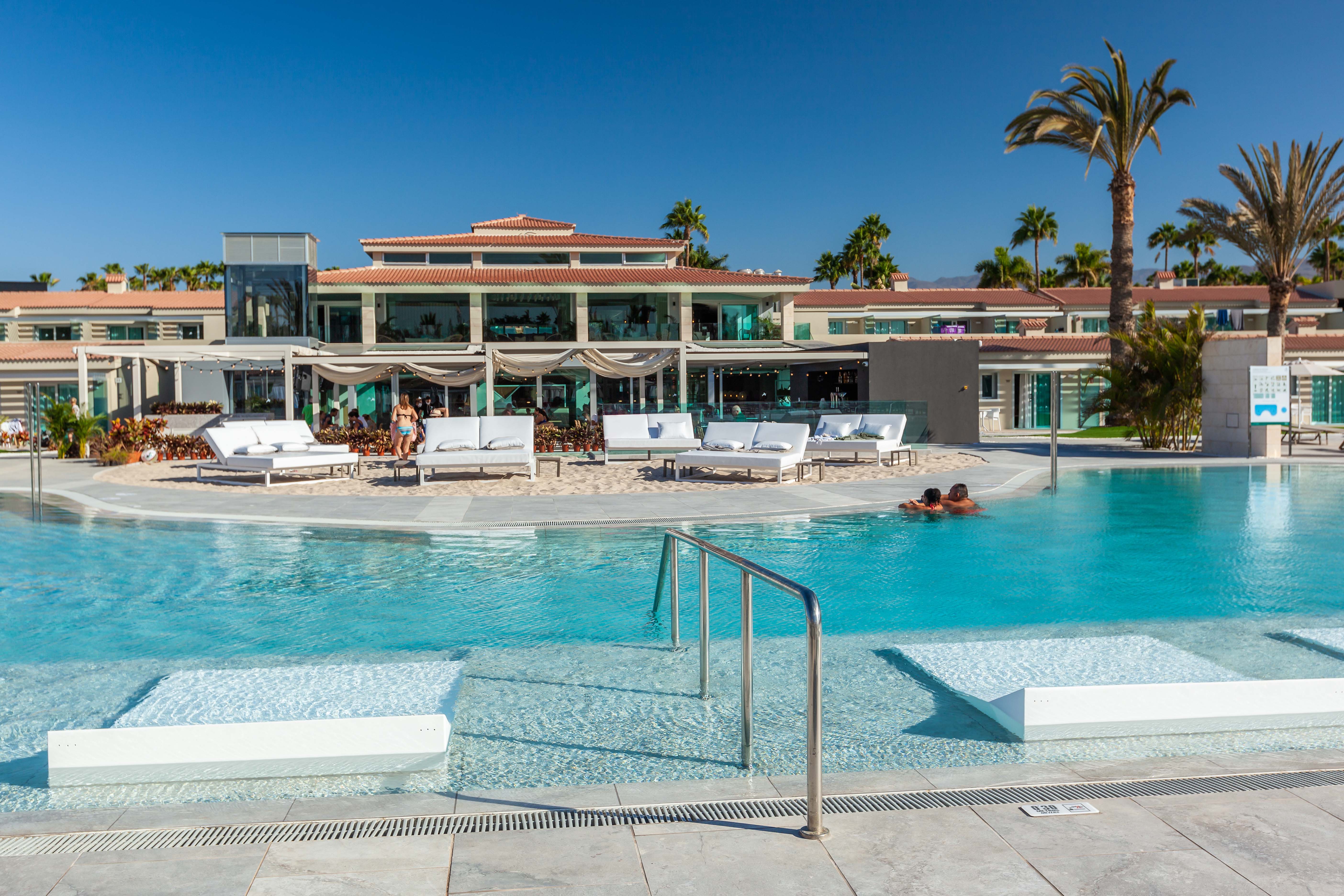 hauptschwimmbad kumara serenoa by lopesan hotels