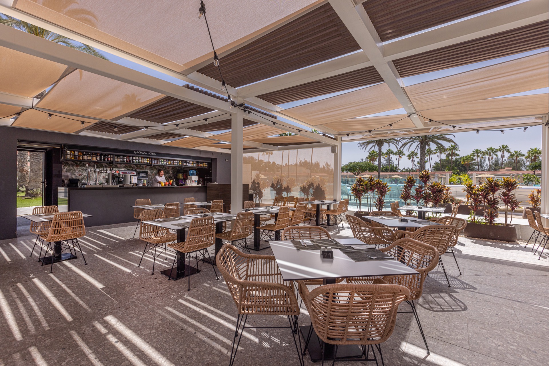 bar piscina kumara serenoa by lopesan hotels