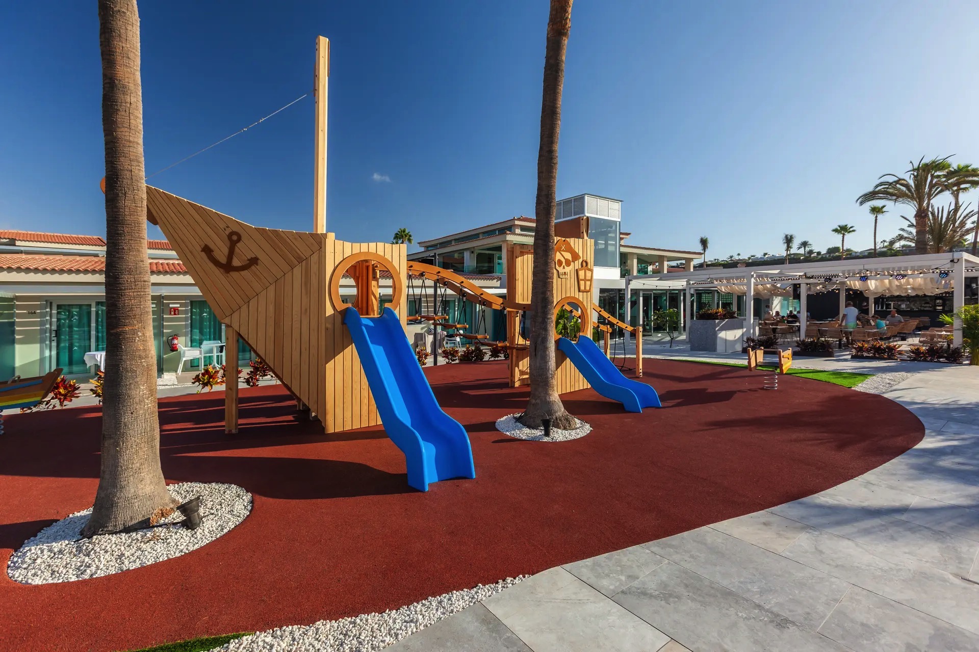 PLAYGROUND (2)