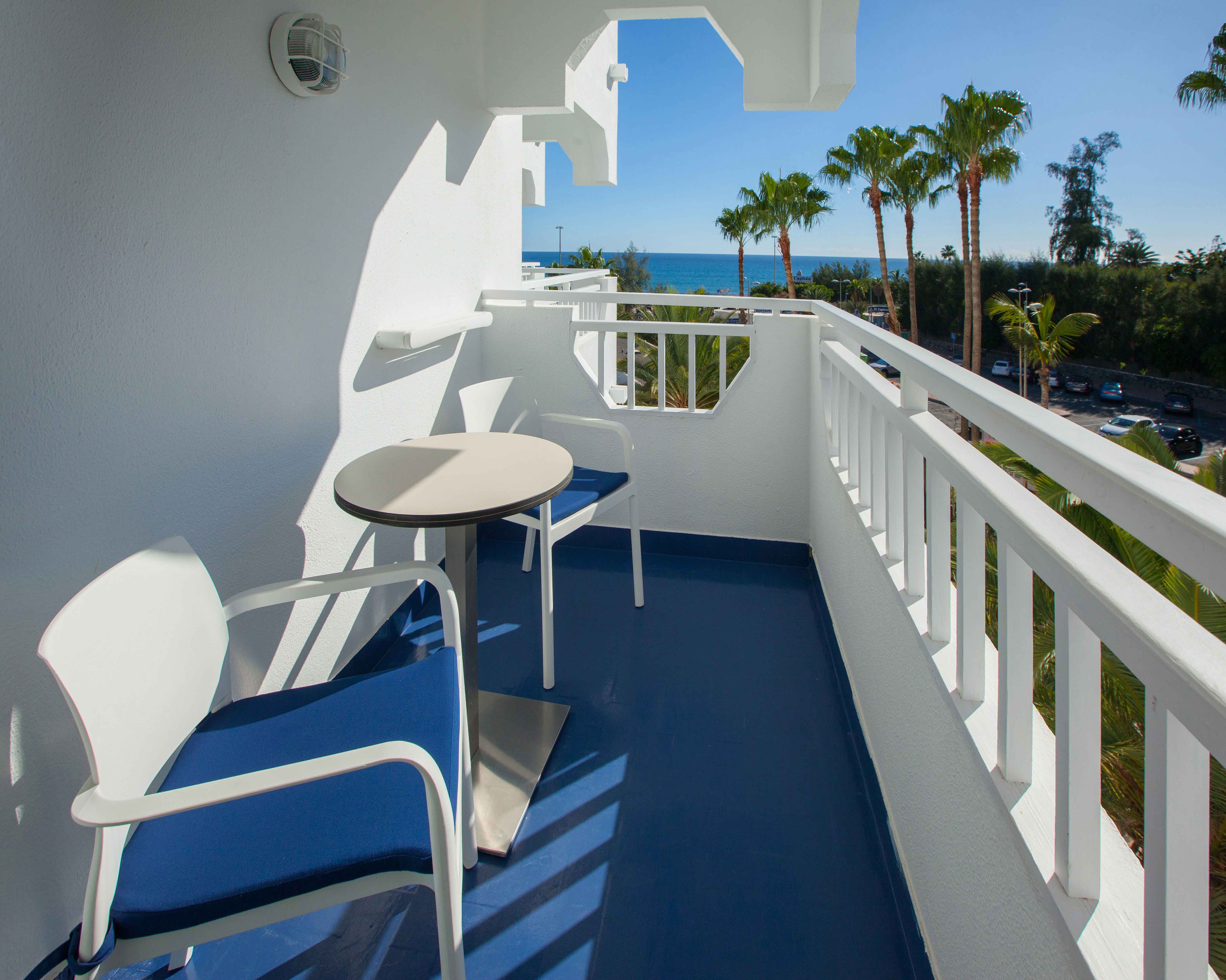 terrasse doppelzimmer standard blick corallium beach by lopesan hotels