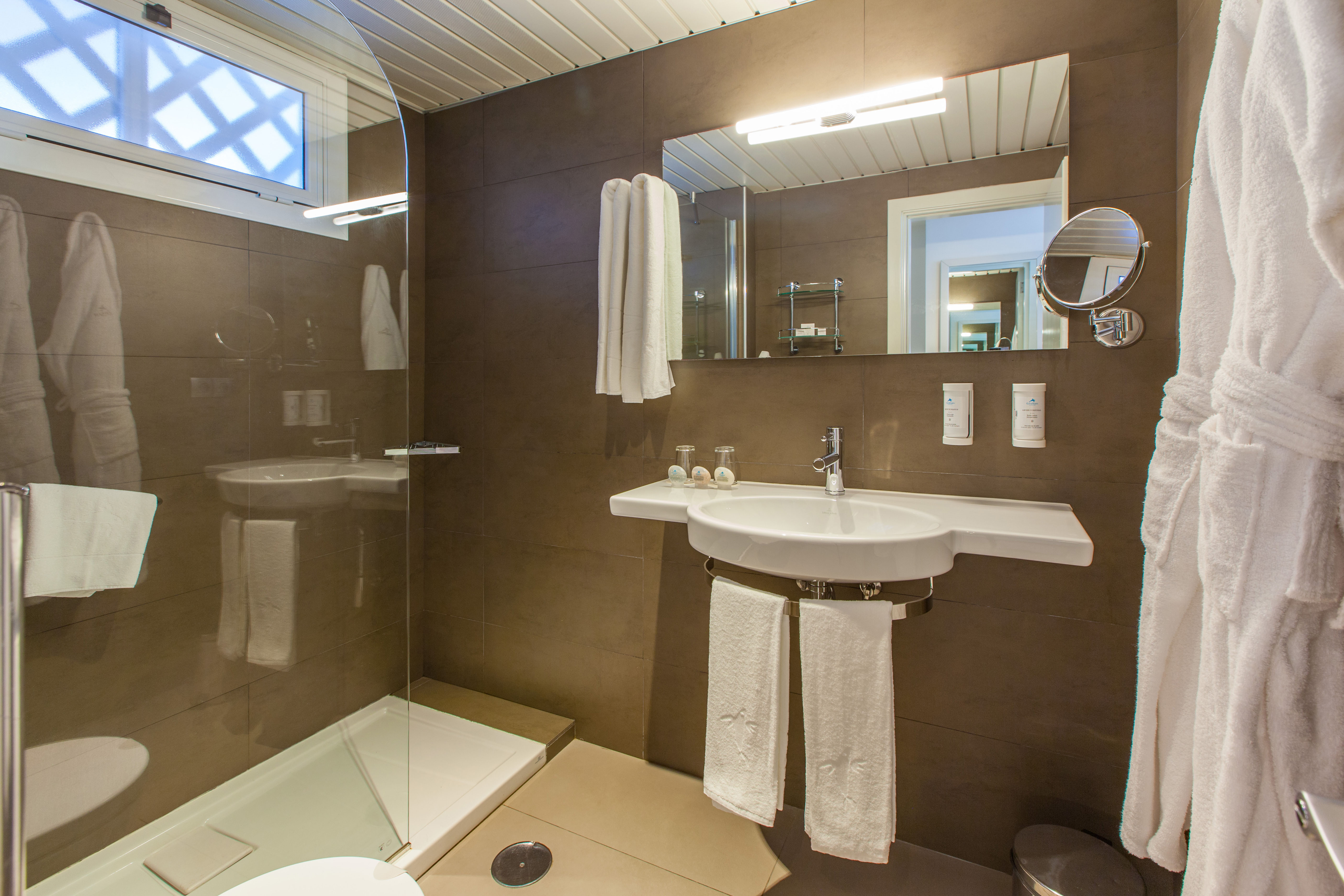 badezimmer junior suite corallium beach
