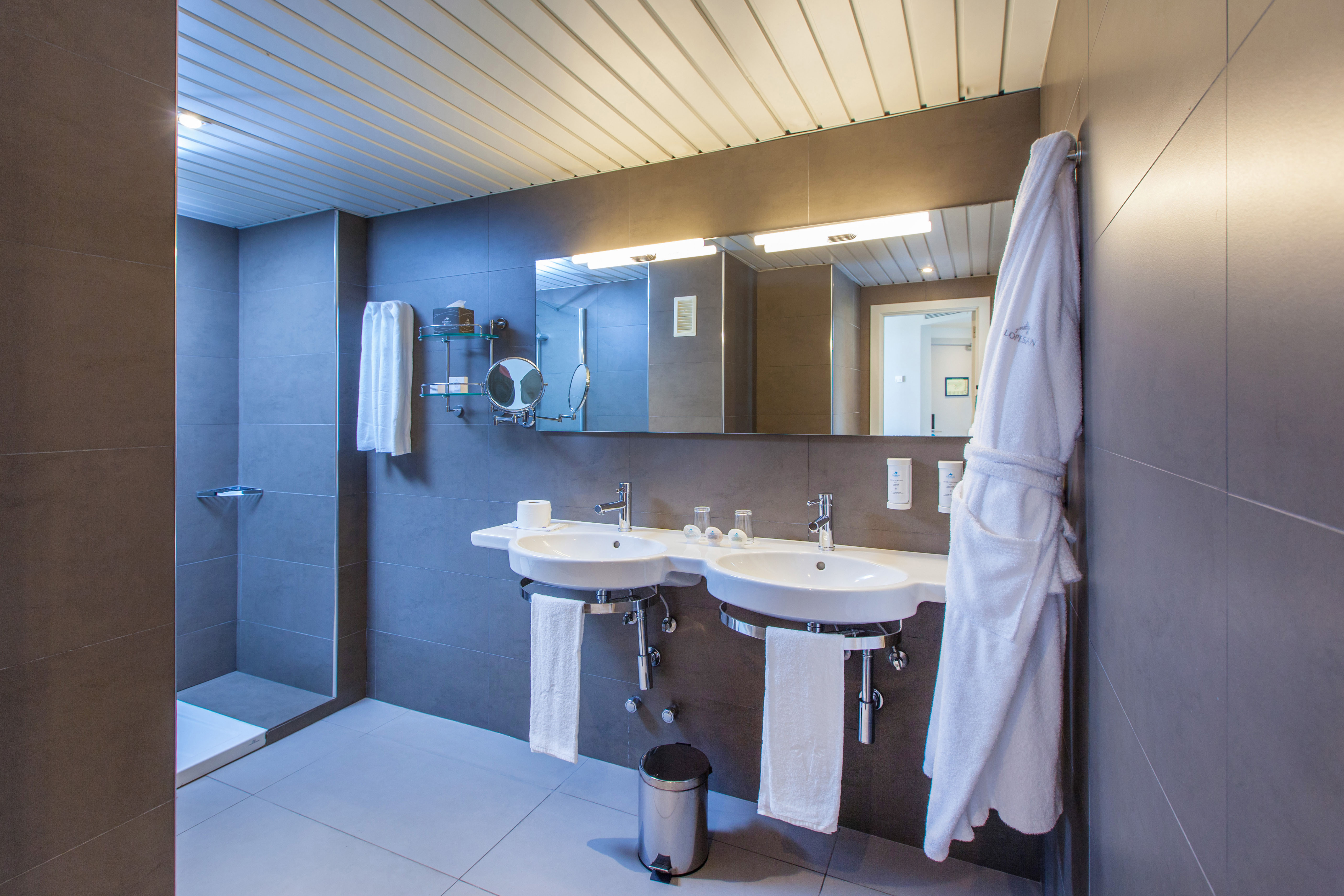 badezimmer senior suite corallium beach