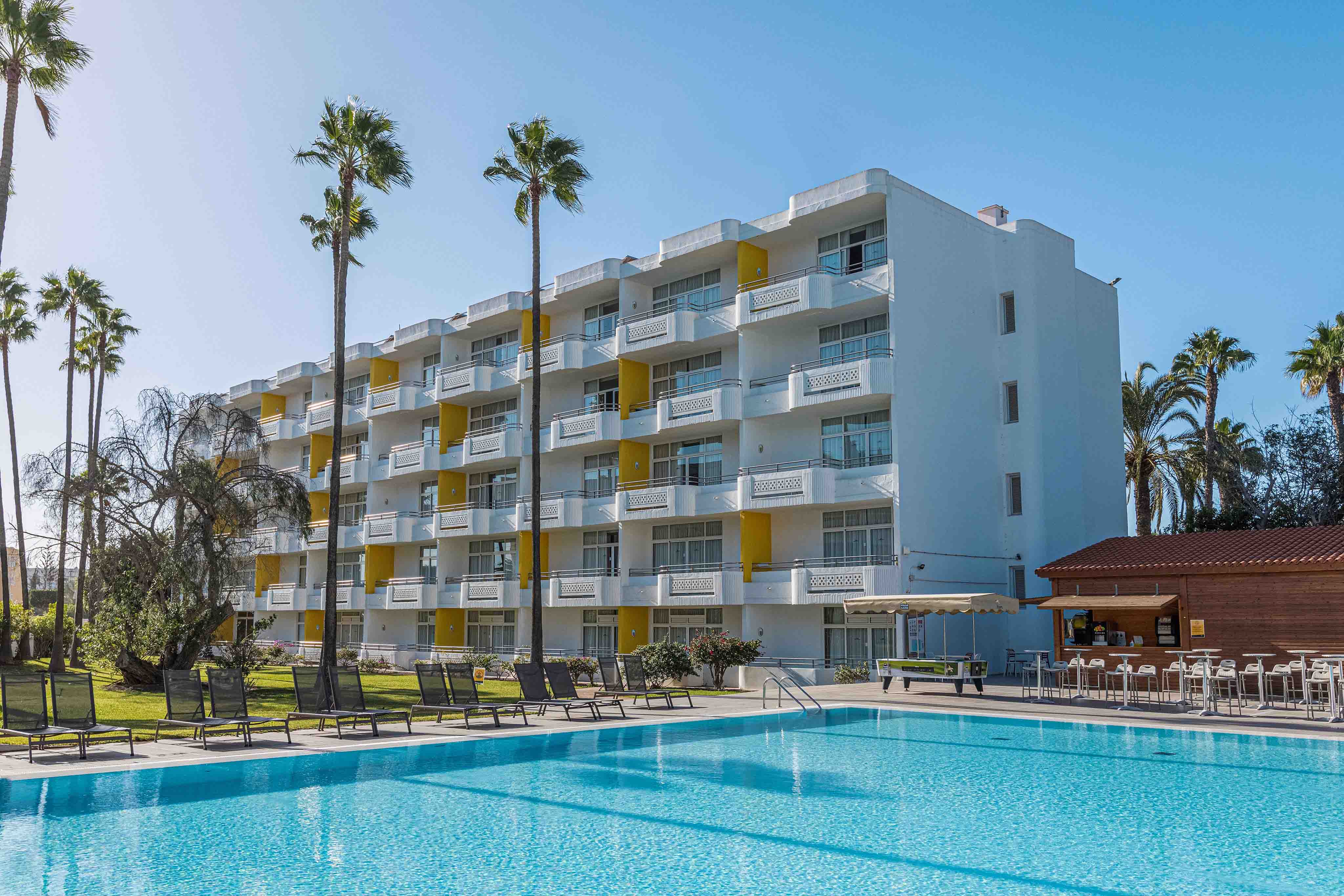 liegen pool abora catarina by lopesan hotels