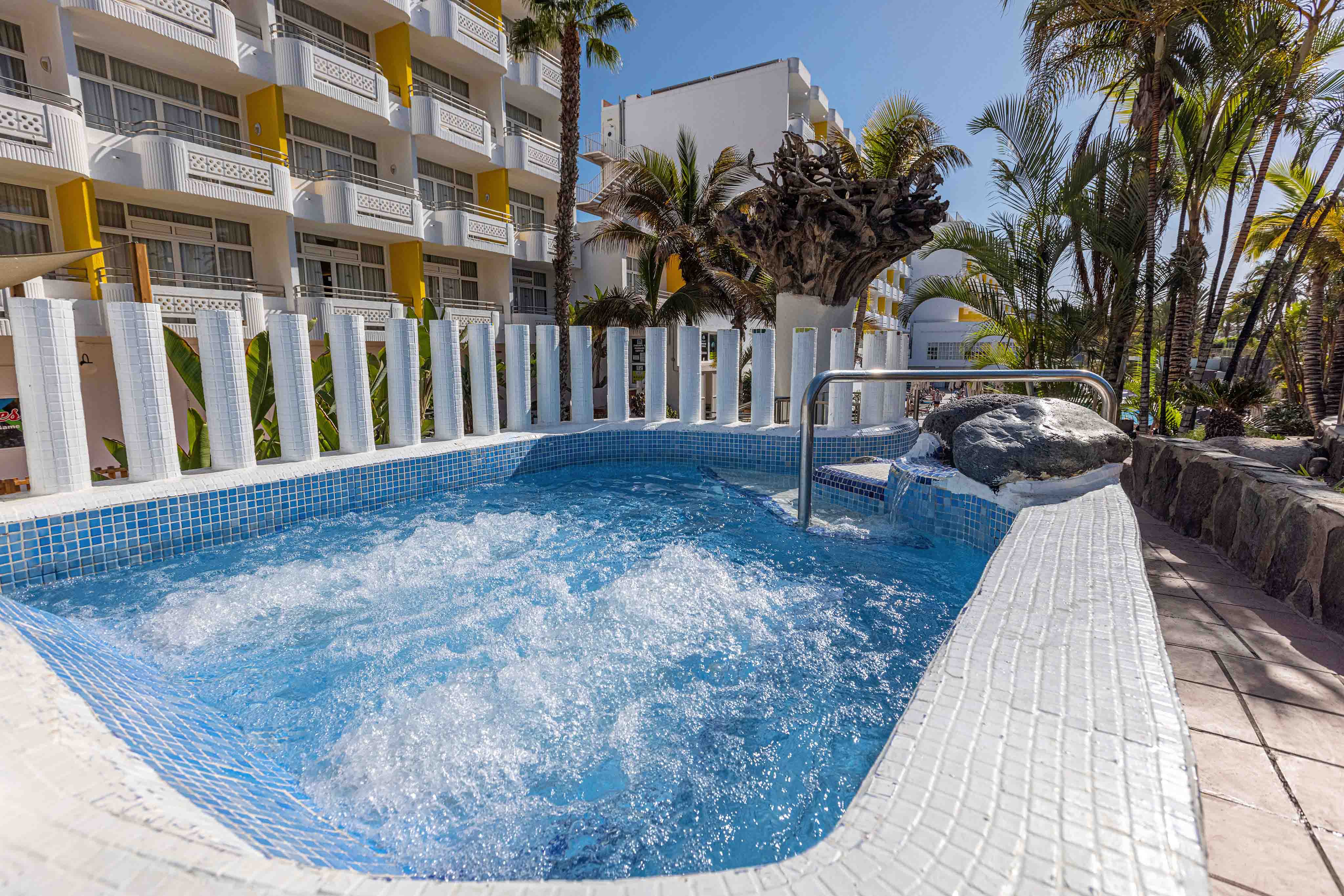 aboritos jacuzzi pool abora catarina by lopesan hotels