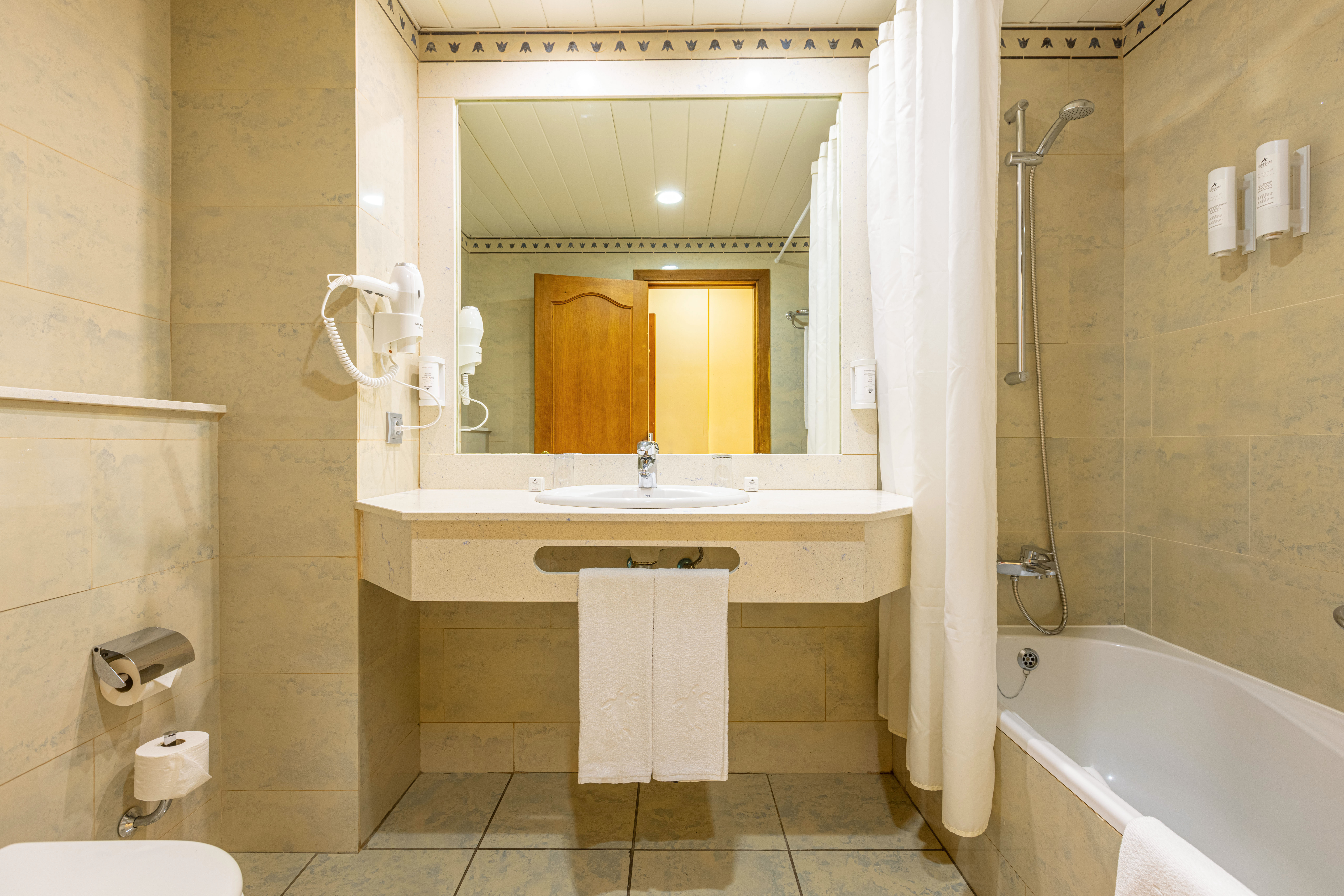 fotos baño habitaciones ifa altamarena