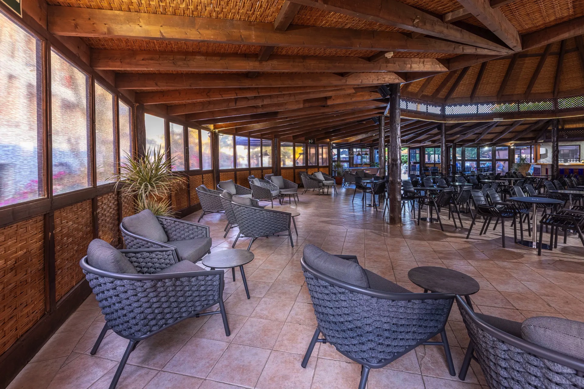 SALON_BAR_2