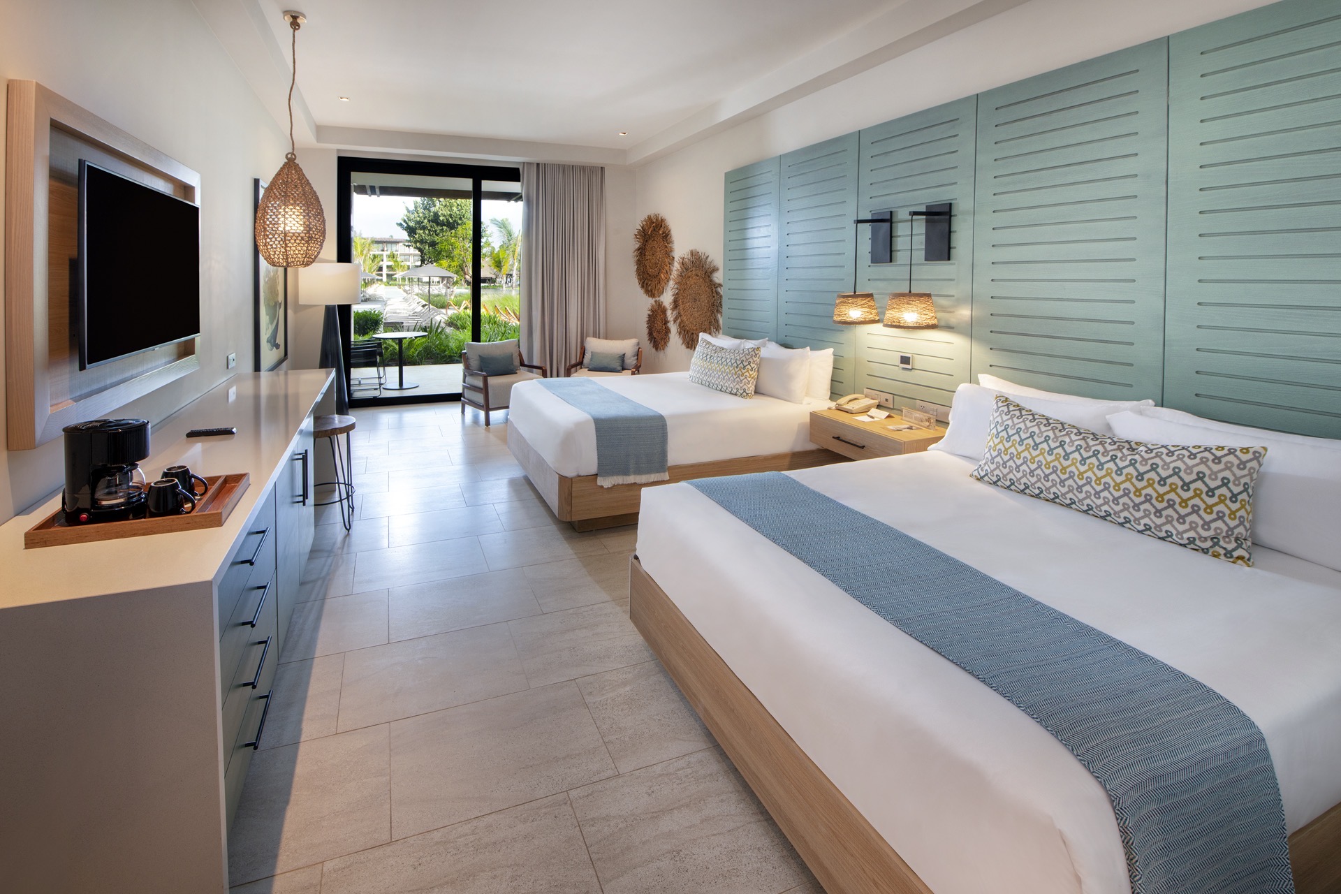 queen pool view junior suiten lopesan costa bavaro resort spa & casino