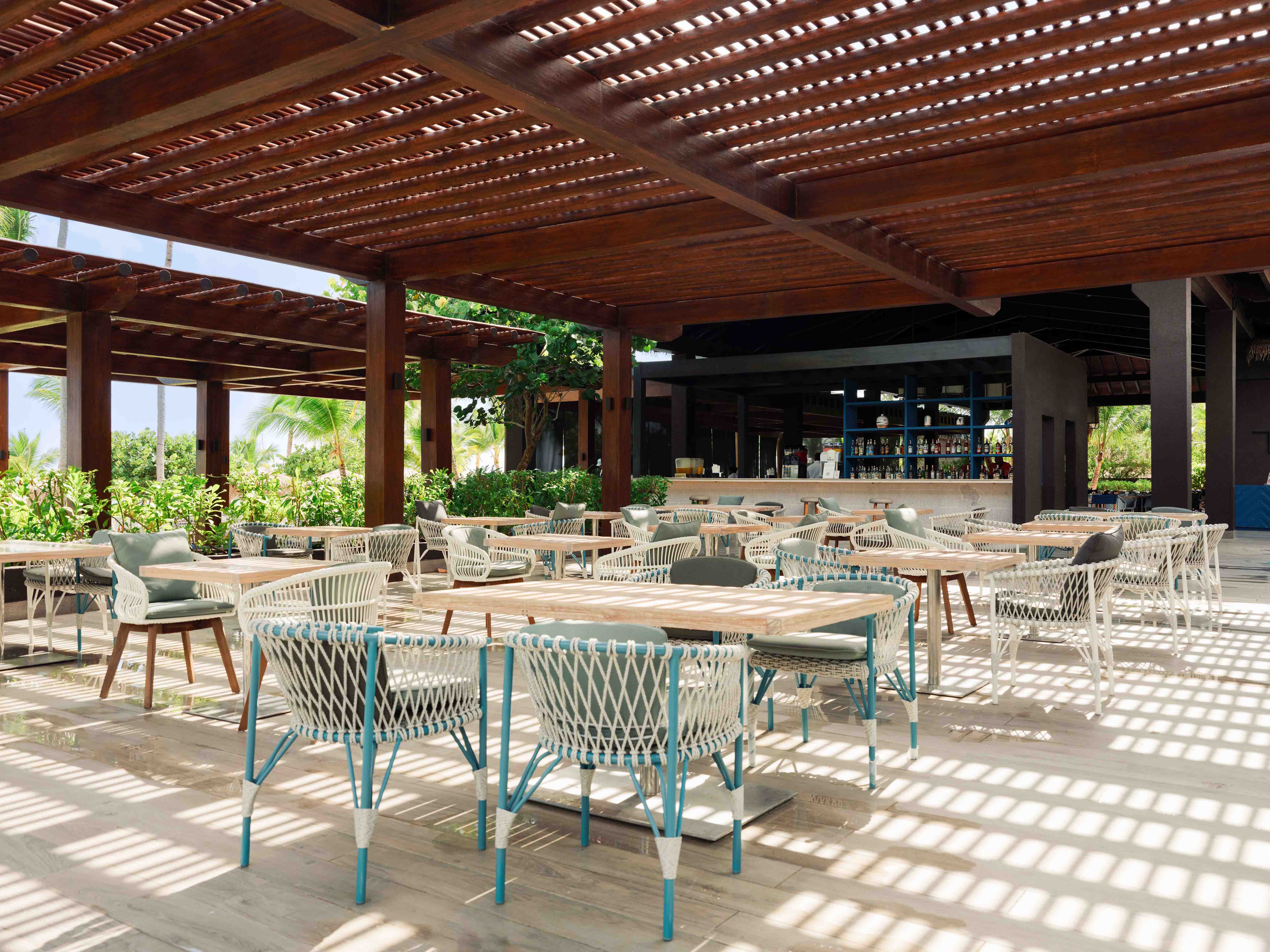 bar piscina lopesan costa bávaro resort spa & casino goldfish beach
