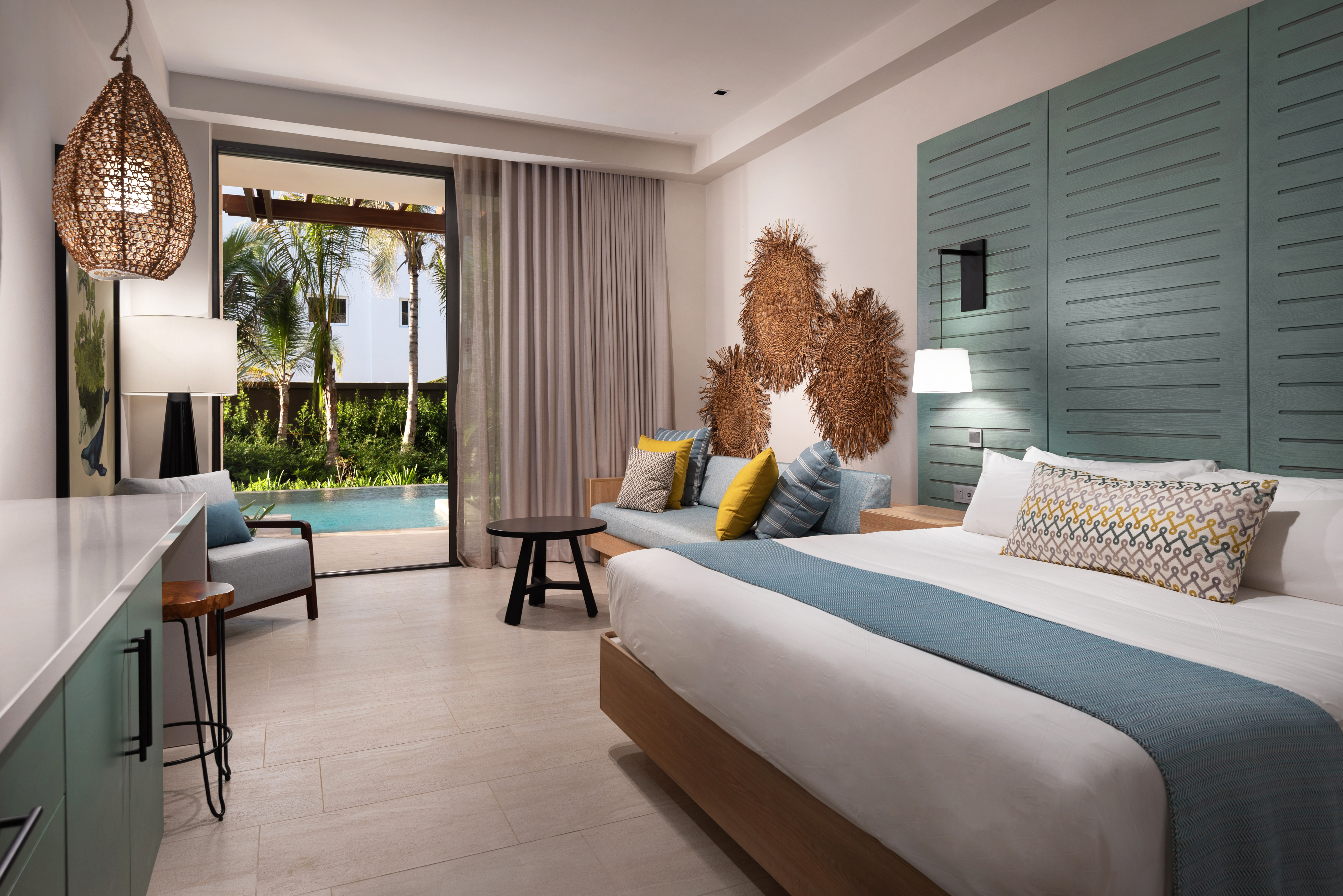 fotos habitaciones lopesan costa bavaro resort king swim up junior suite