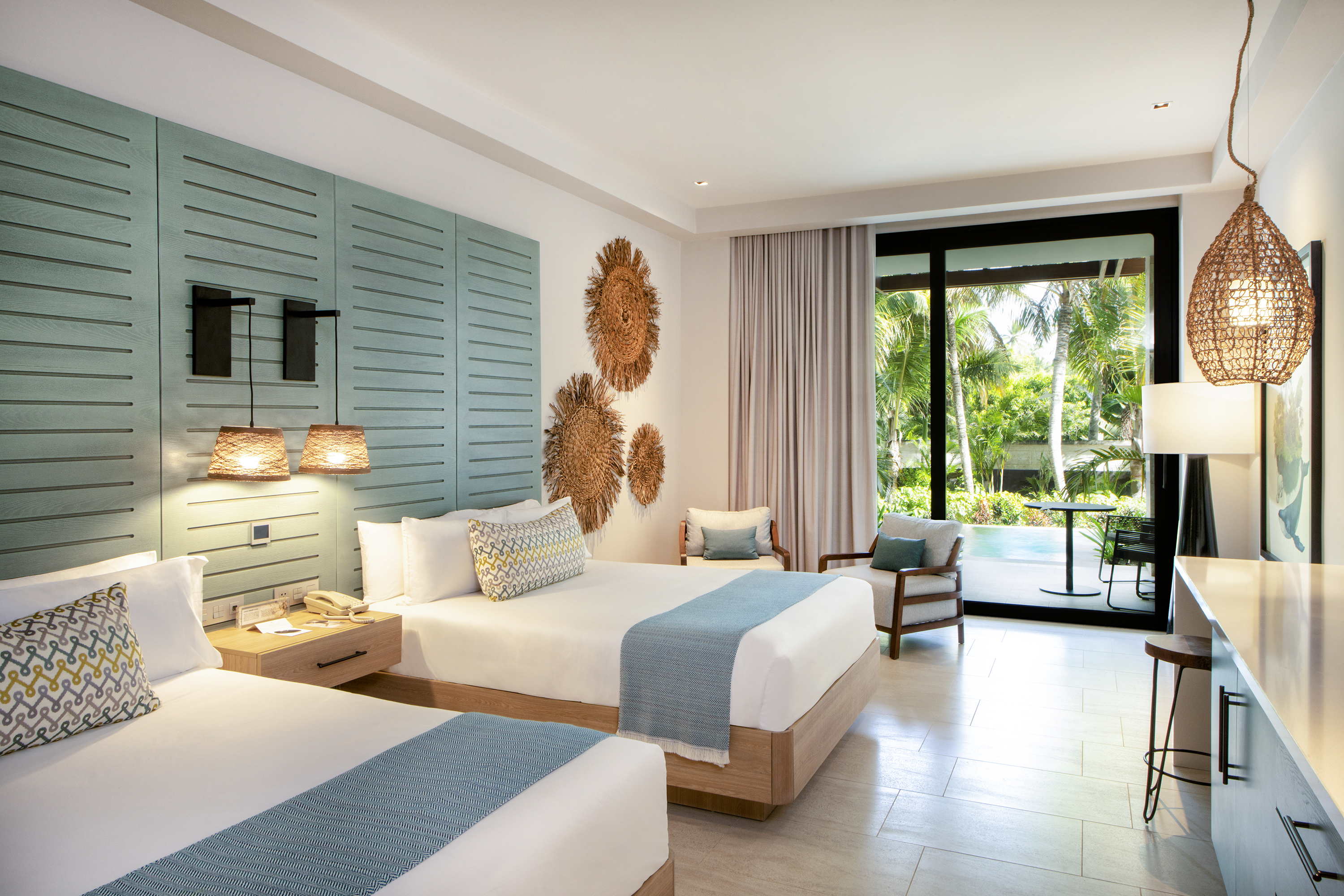 fotos habitaciones lopesan costa bavaro resort queen swim up junior suite