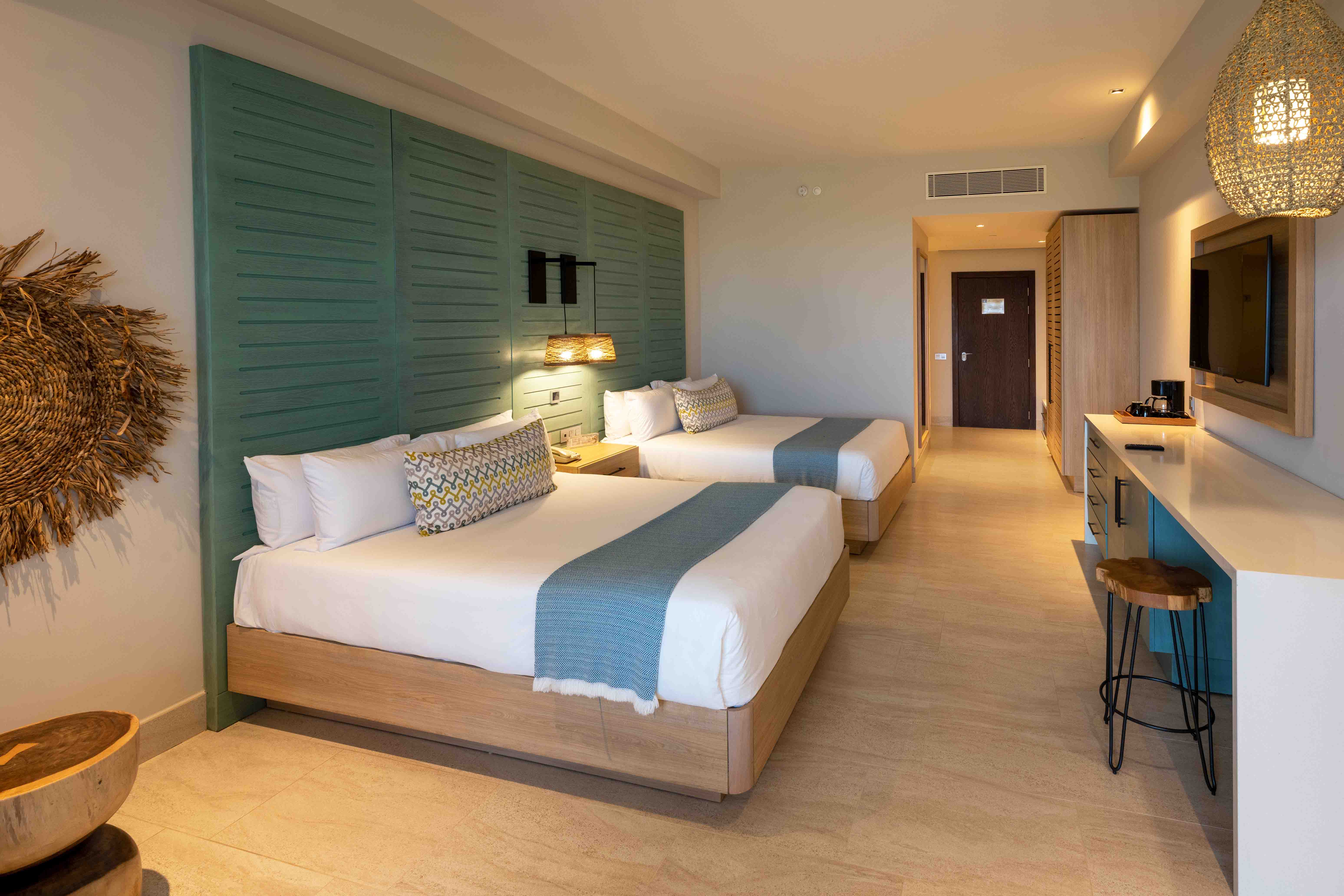 camas unique queen tropical junior suite resort lopesan costa bavaro