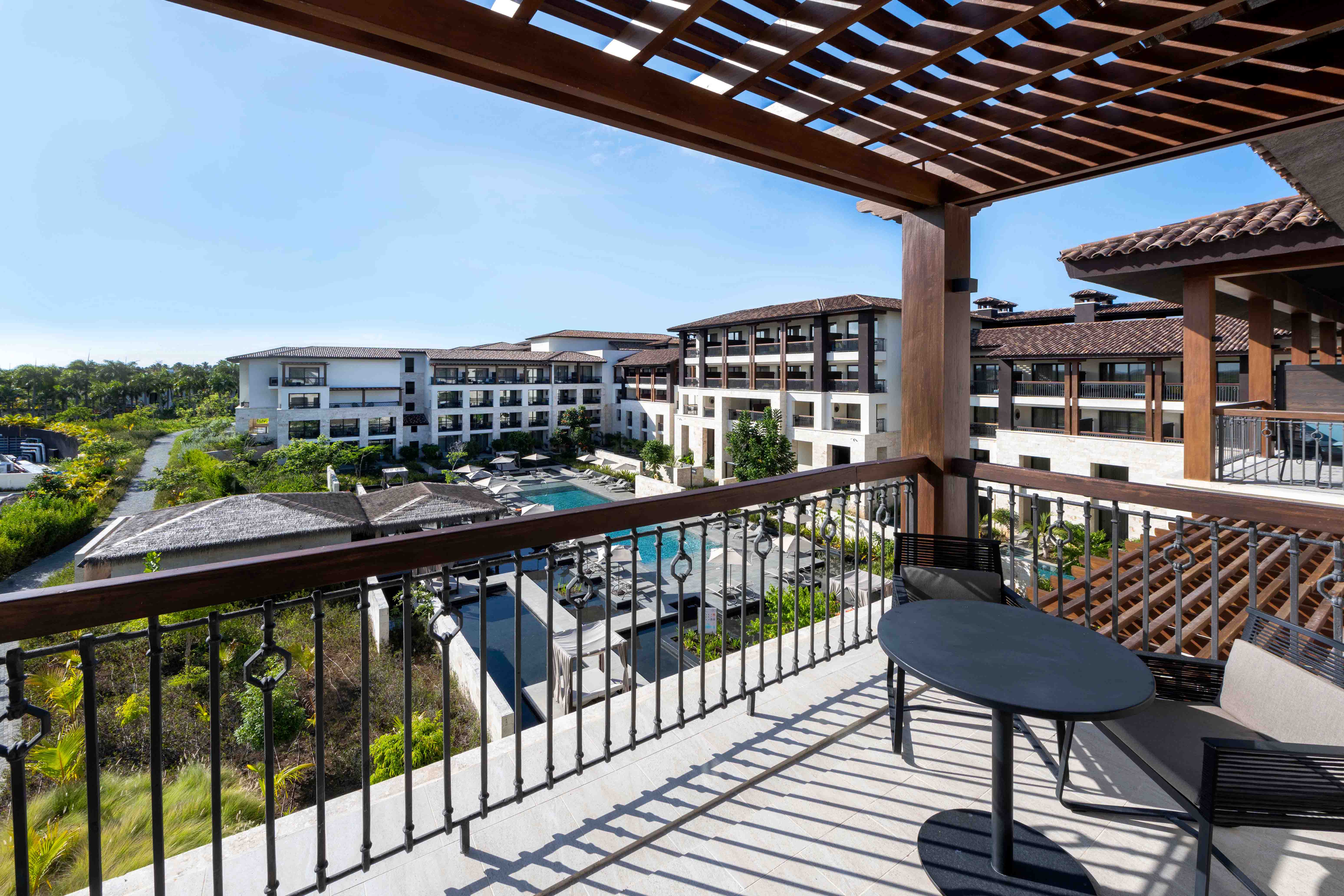 terrasse pool view junior suiten lopesan costa bavaro