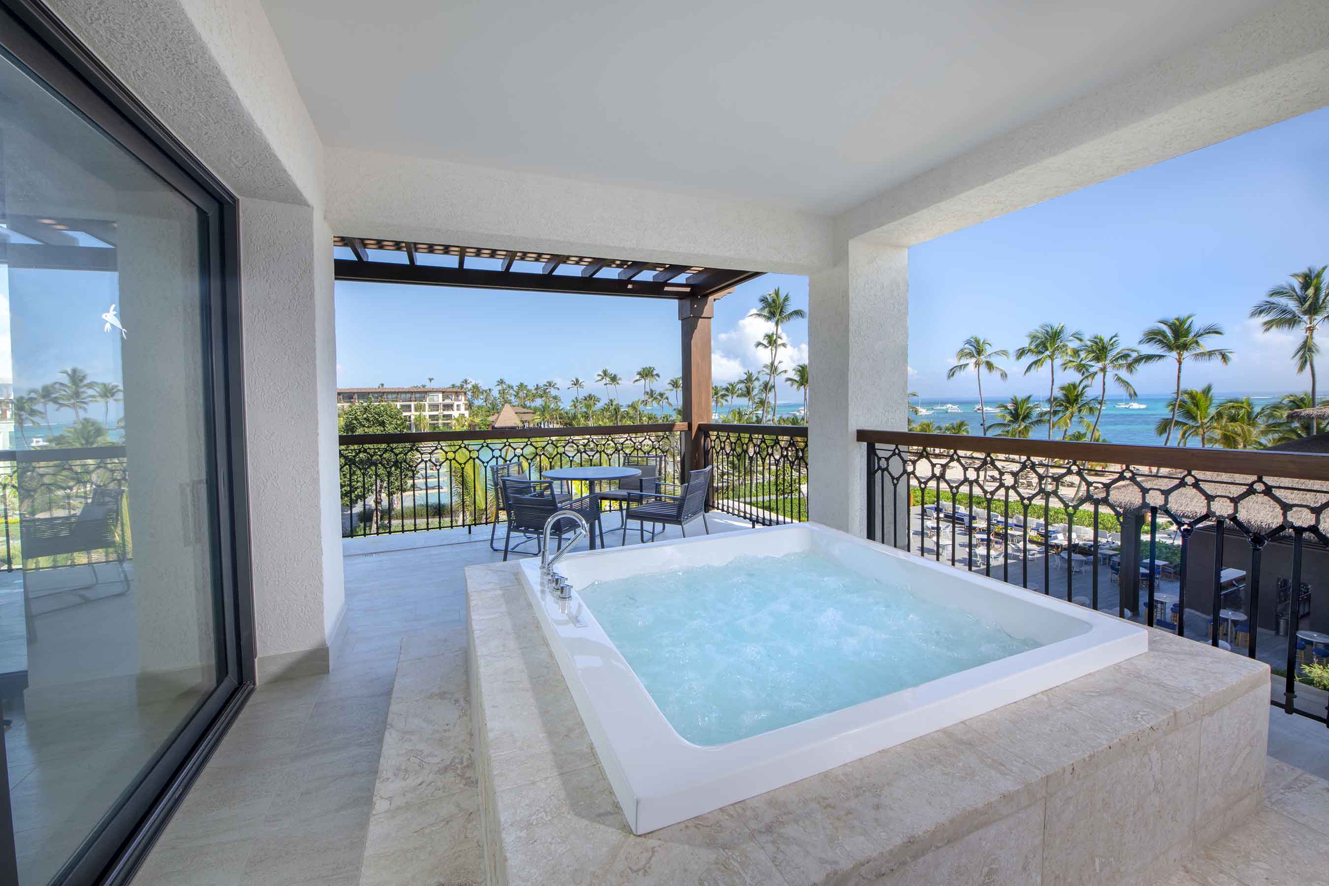 terraza con jacuzzi unique corner suite ocean view one bedroom lopesan costa bavaro