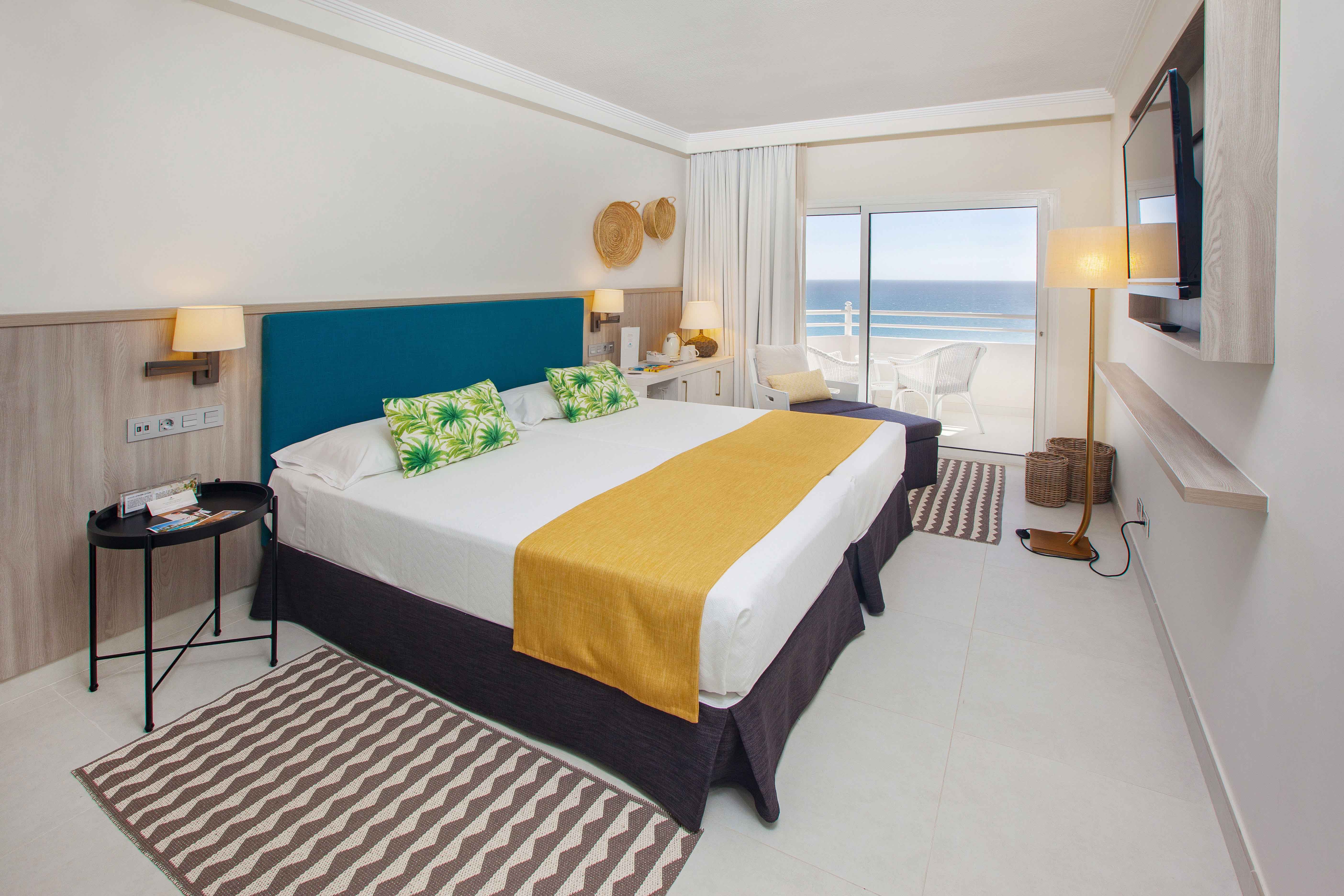 cama habitación doble deluxe vista corallium dunamar