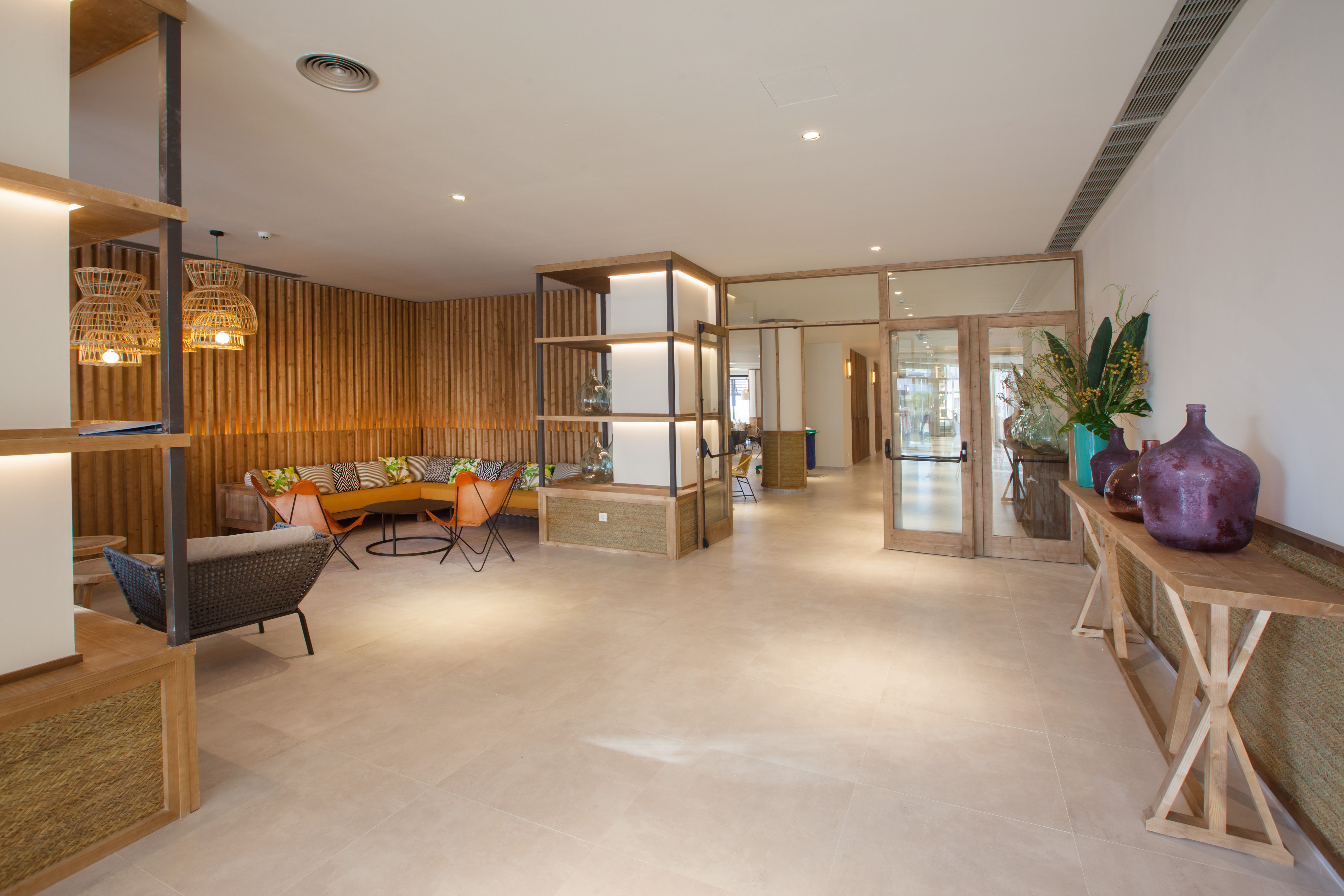 LOBBY (3)