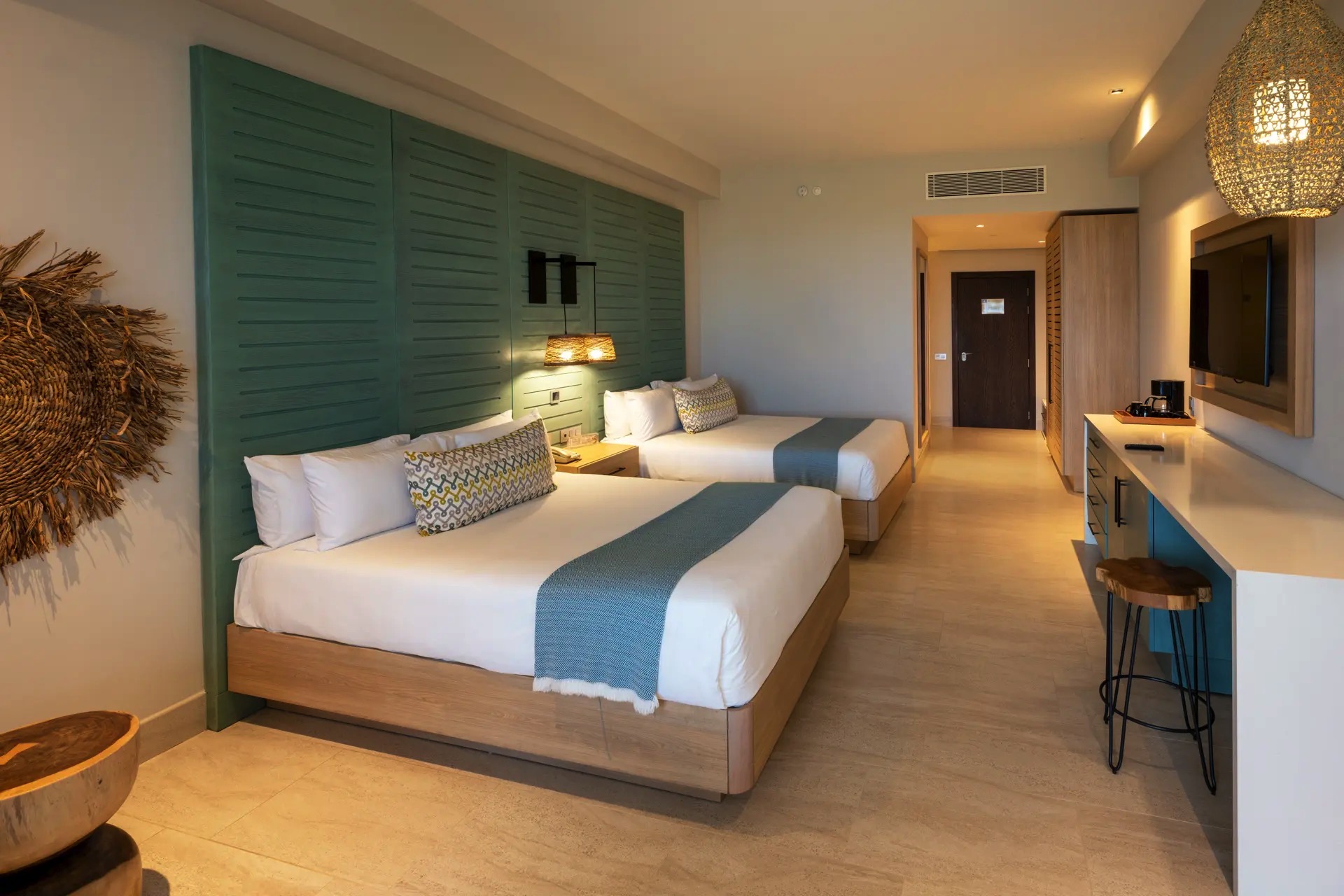 camas resort queen tropical junior suite resort lopesan costa bavaro
