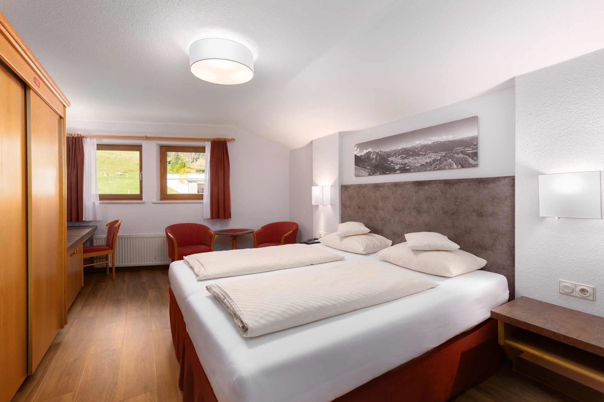 entrada habitación doble estándar ifa alpenrose hotel