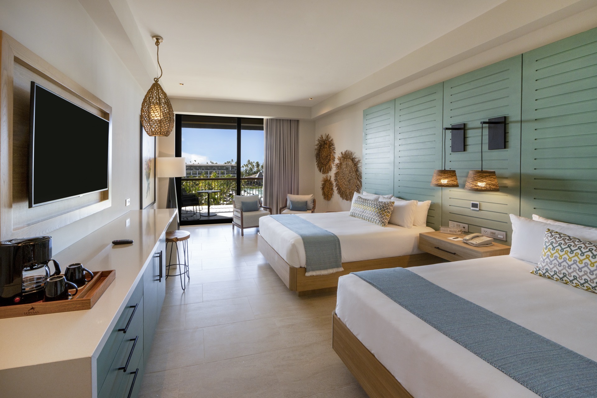 cama unique queen ocean view junior suite lopesan costa bavaro resort spa & casino