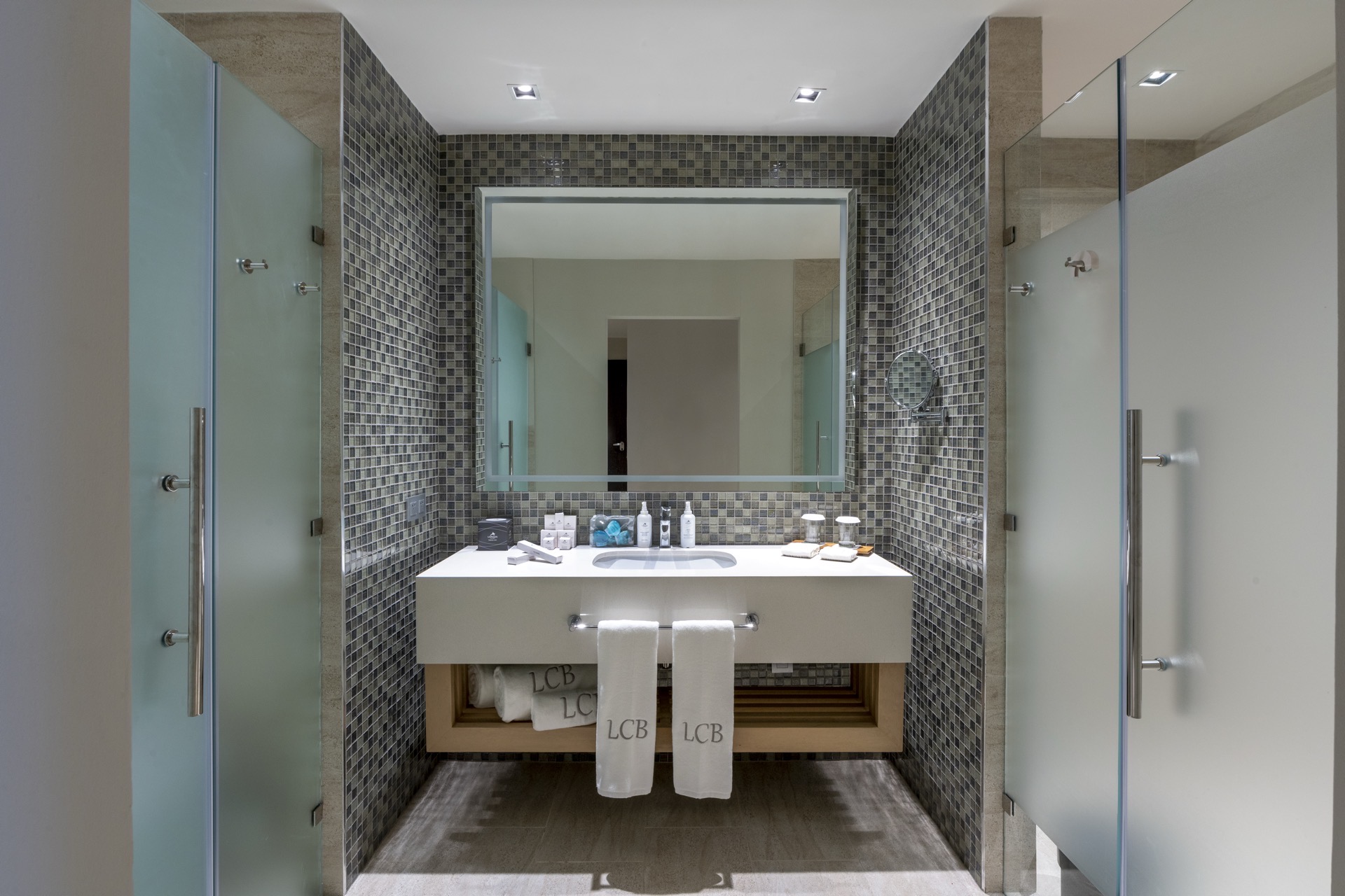 baño unique queen ocean view junior suite resort lopesan costa bavaro