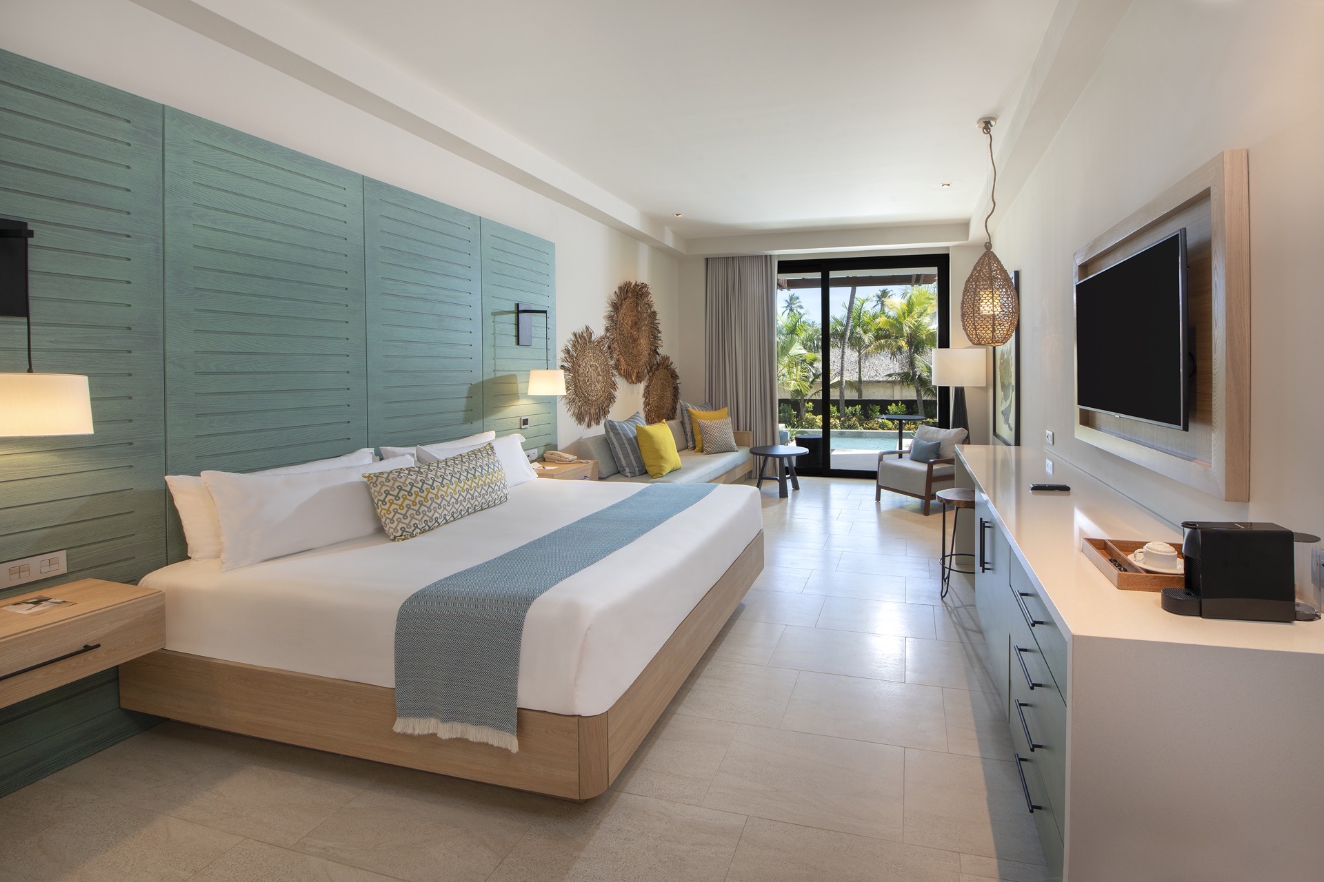 cama unique king swim up junior suite lopesan costa bavaro resort spa & casino