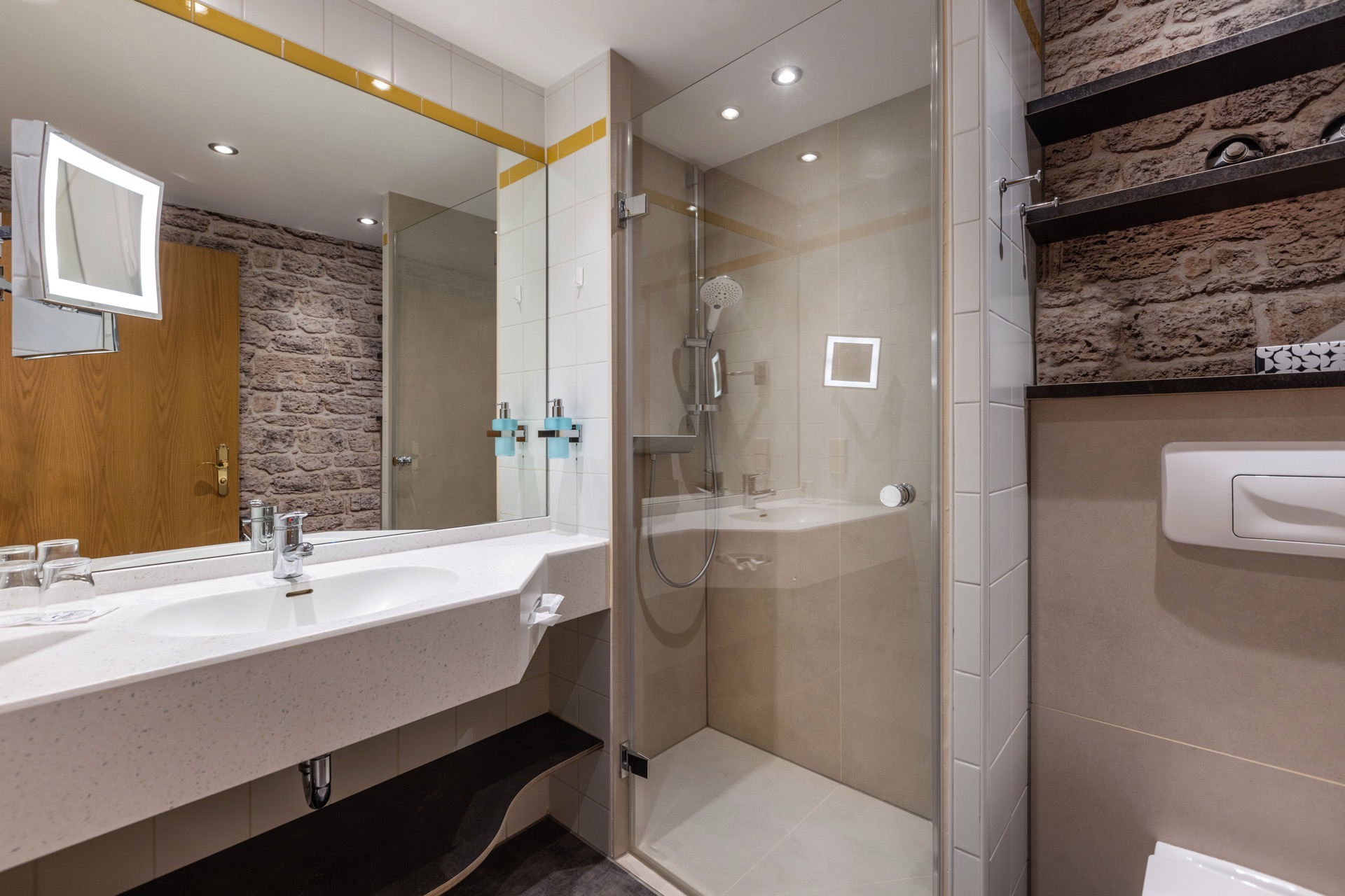 baño habitación familiar 1 ifa alpenrose hotel