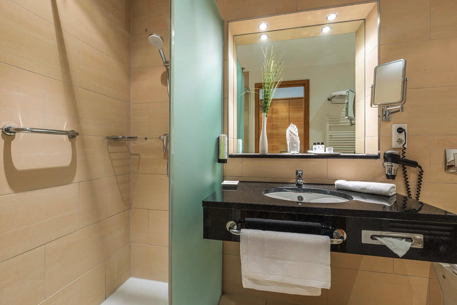 baño habitación doble superior confort hotel ifa graal-muritz