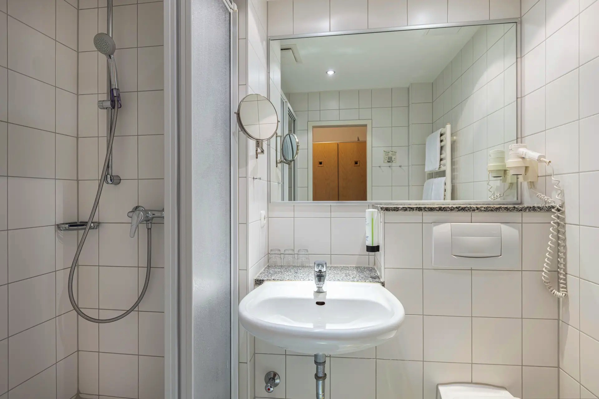baño habitación doble confort hotel ifa rügen