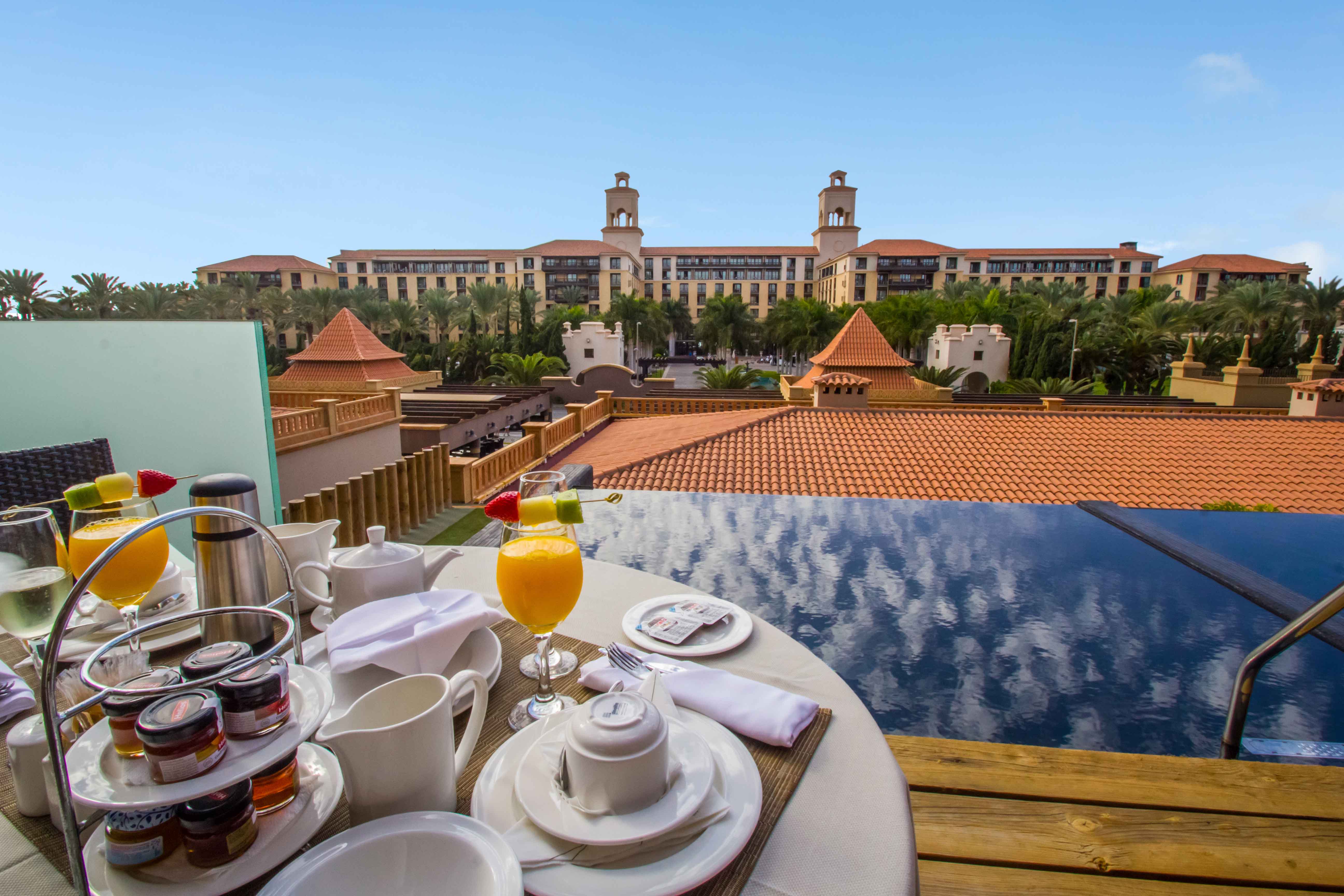 zimmerservice services lopesan baobab resort