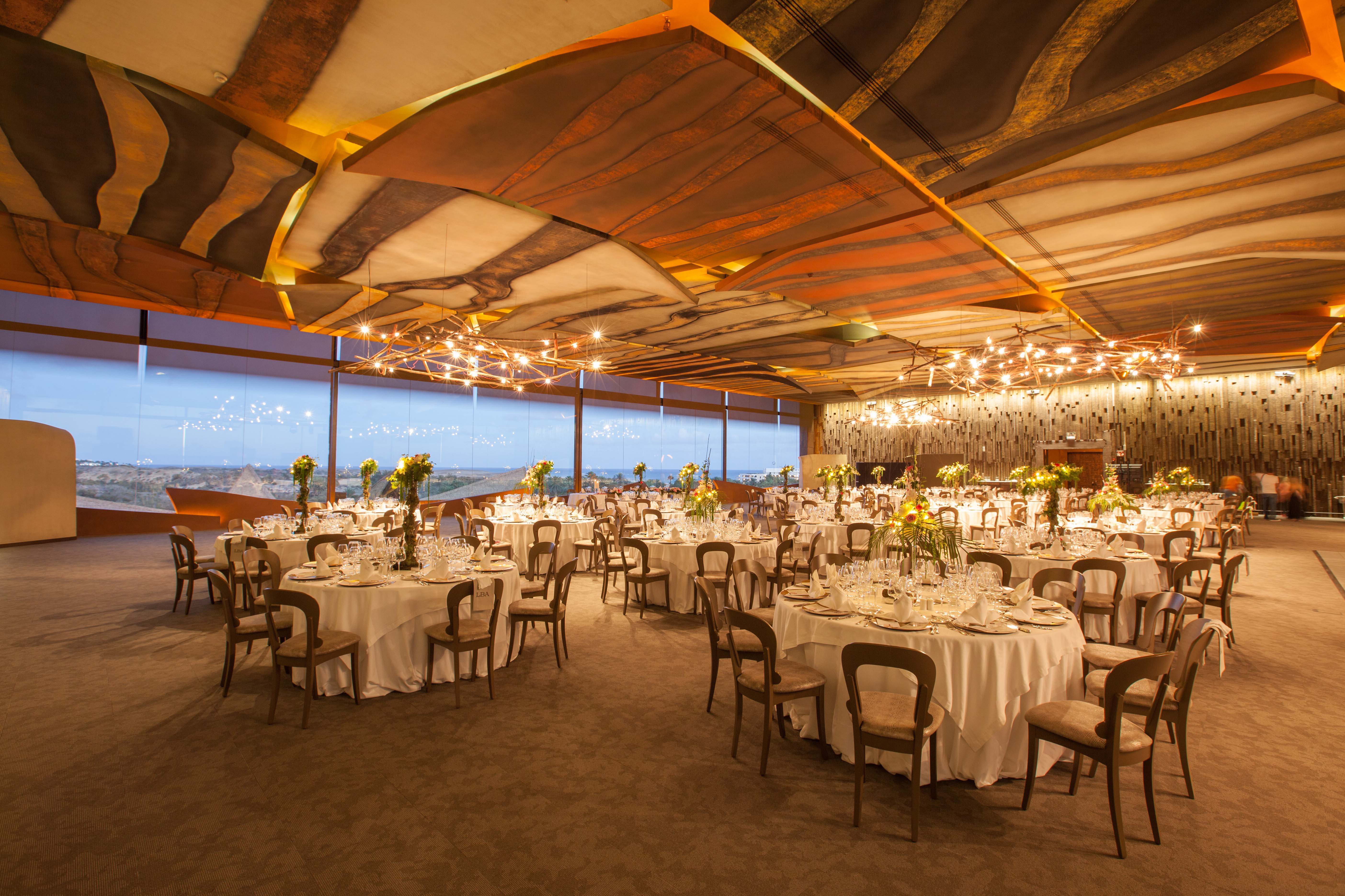 salón interior hotel baobab resort gran canaria