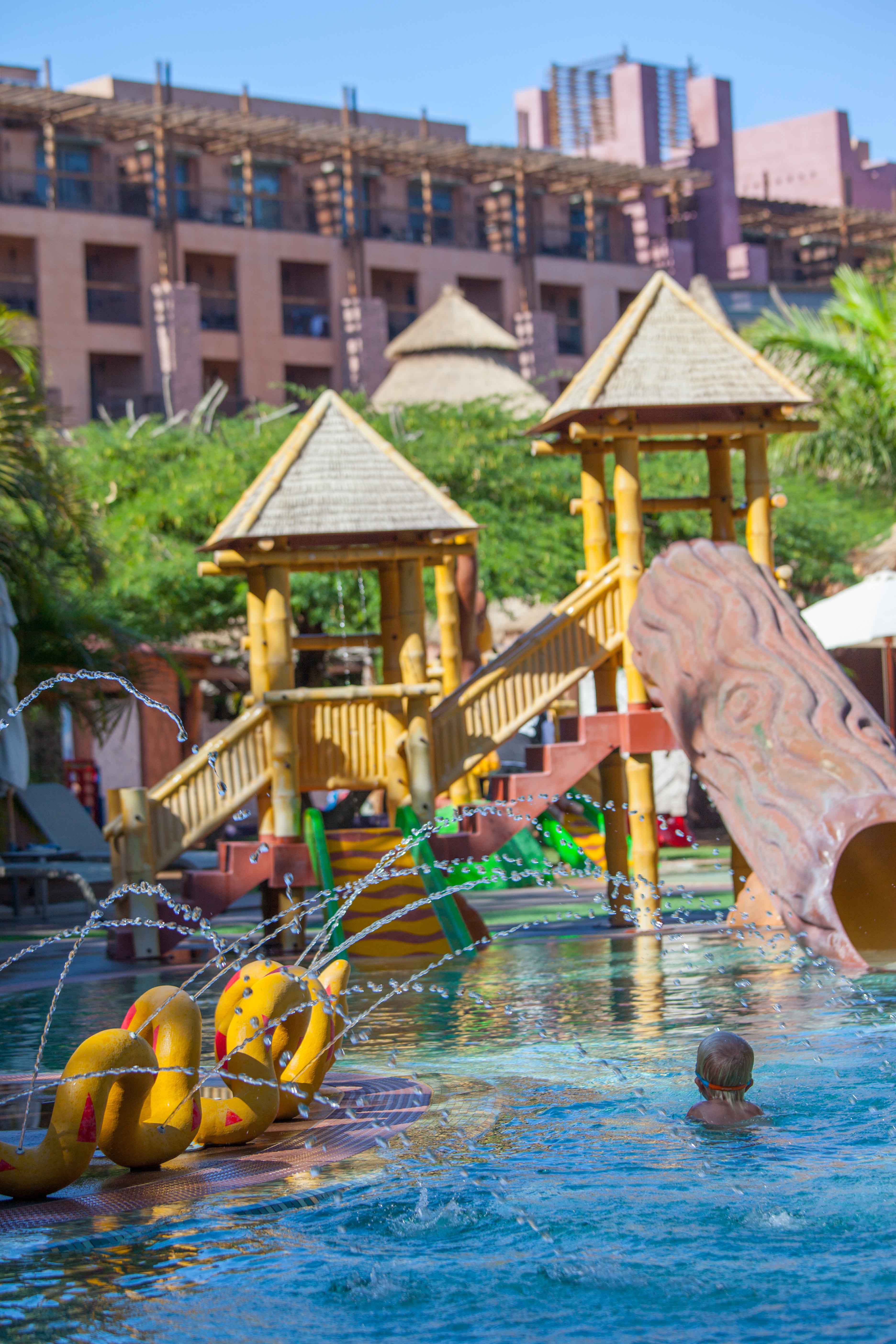 kinderwasserpark in den pools lopesan baobab resort