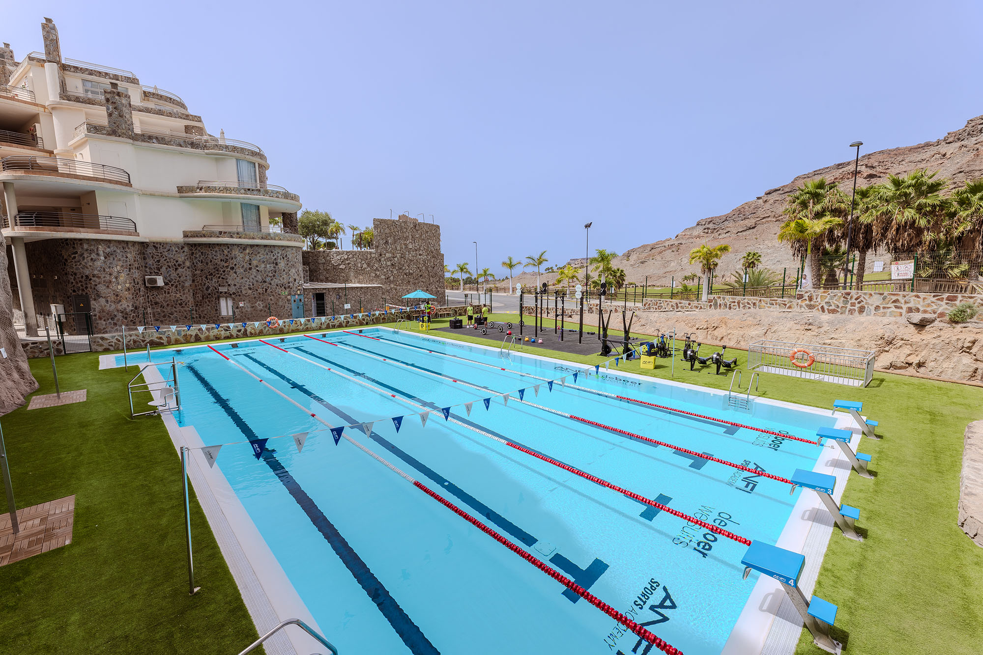 Semi-olympisches Becken Hotel