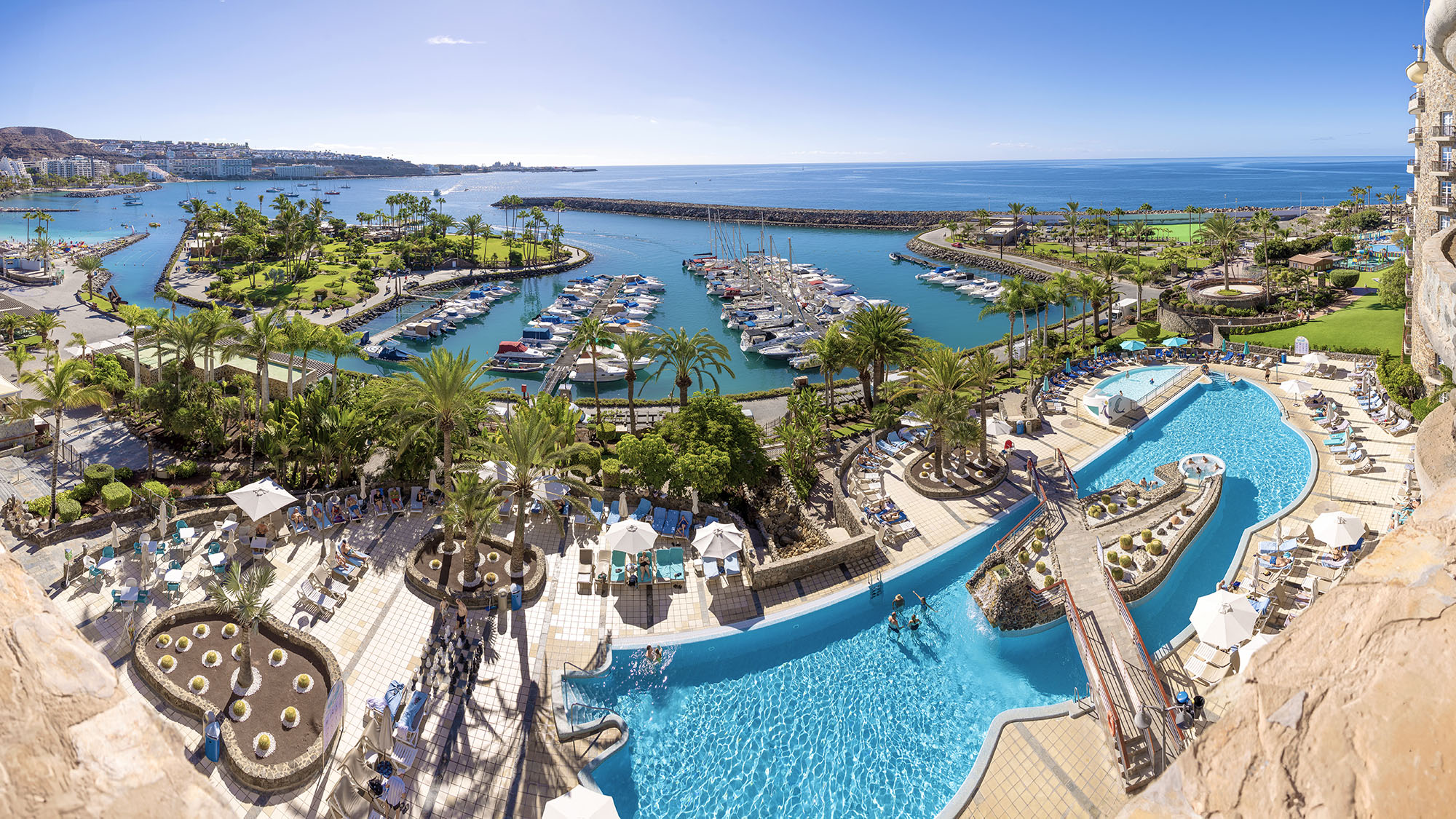 pool apartments in erster strandlinie gran canaria