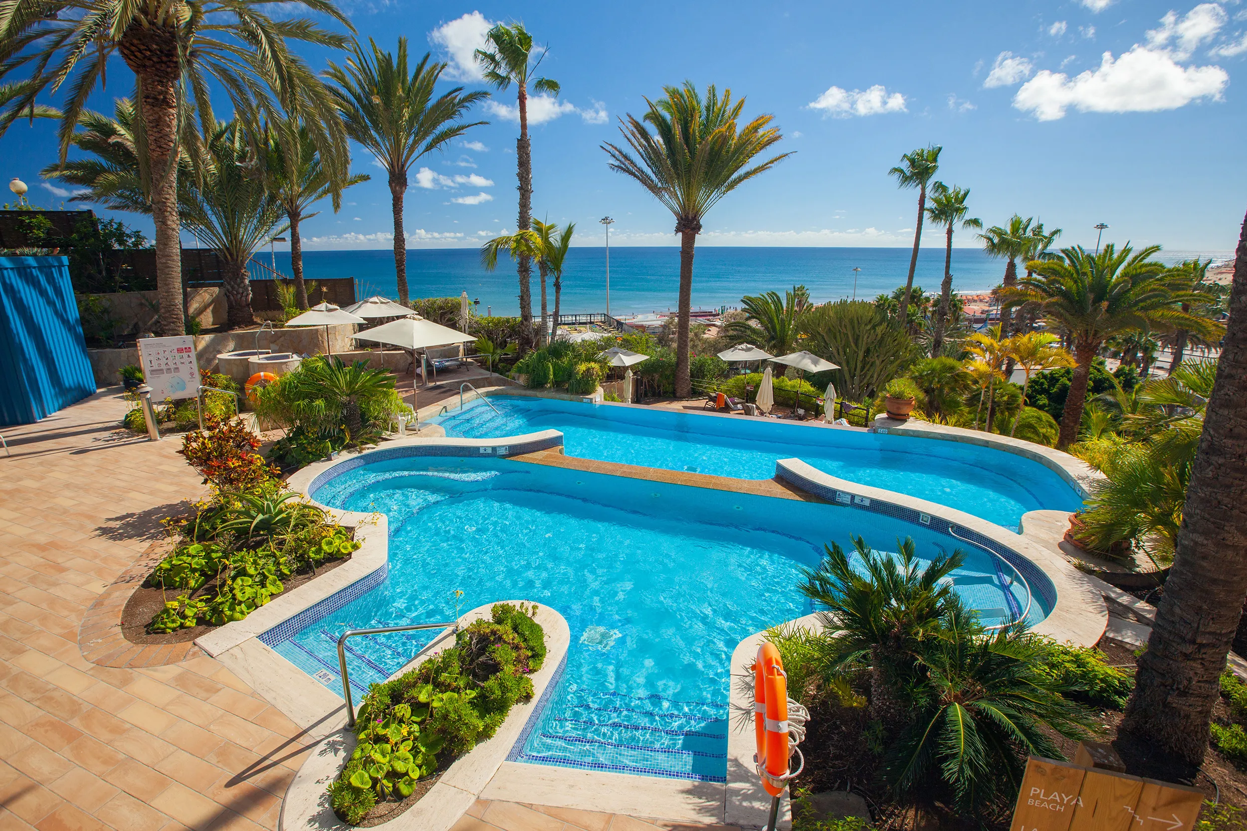 Unique Beach Club - Corallium Dunamar