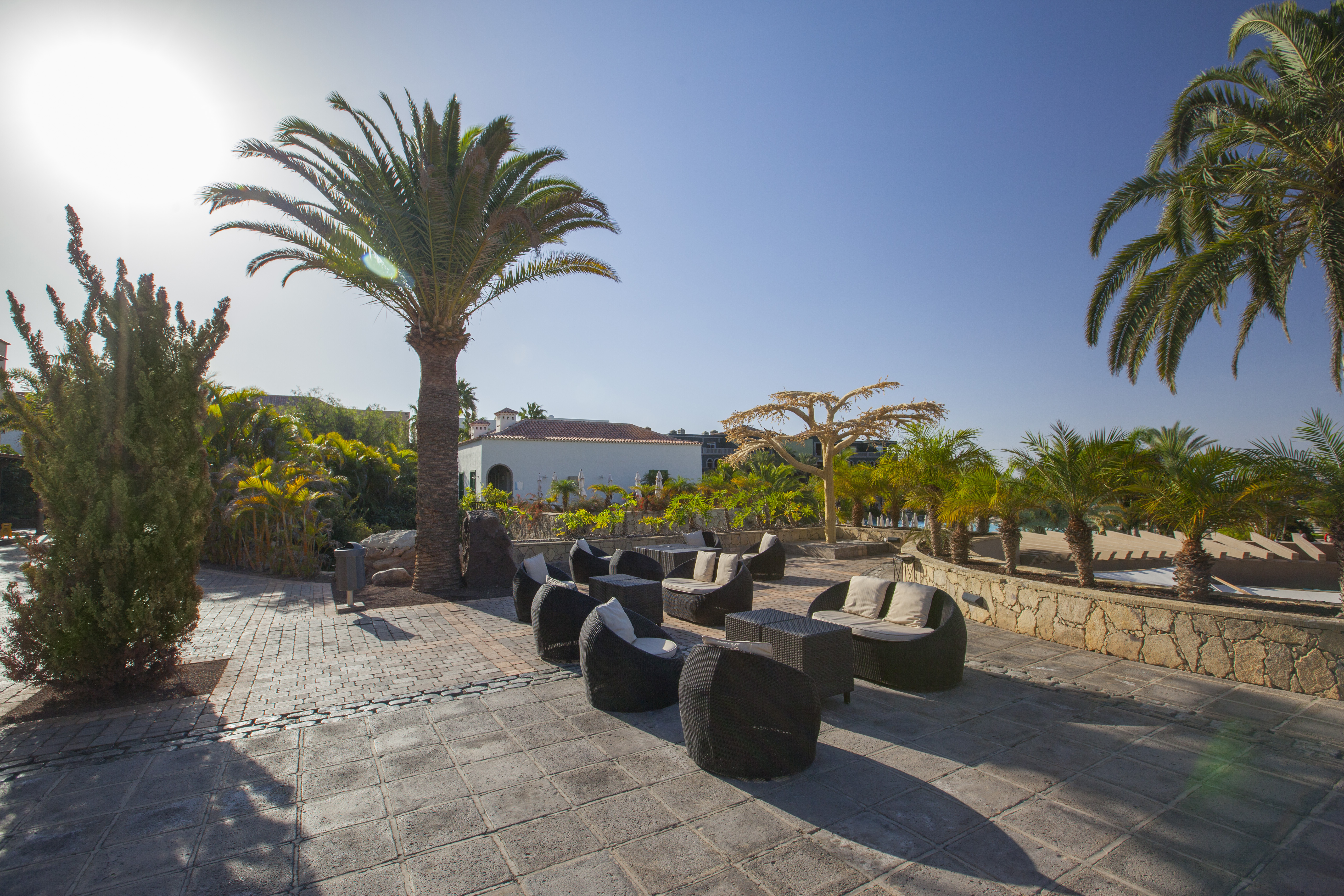 fotos patio central hotel lopesan villa del conde