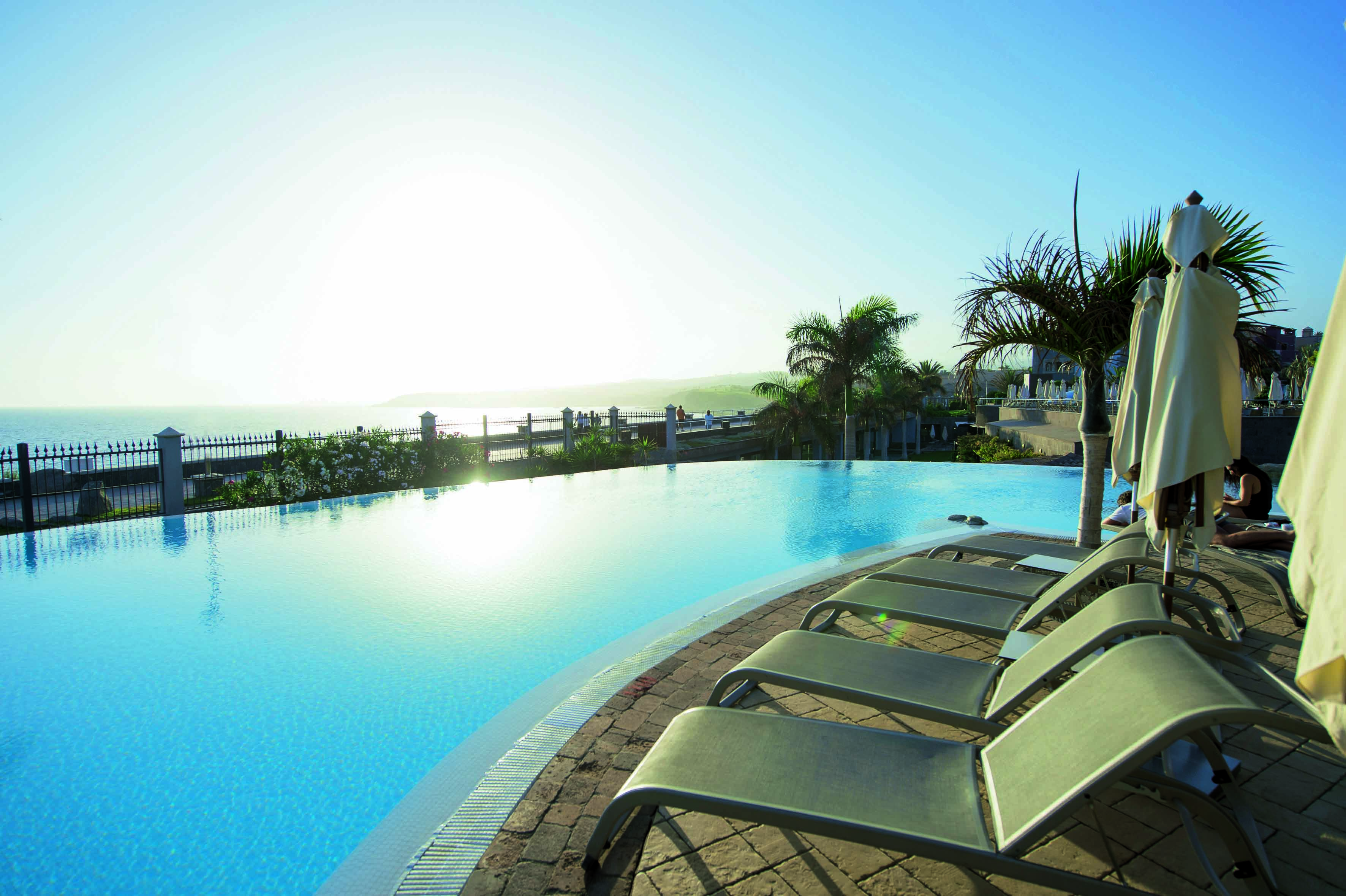 schwimmbad blick lopesan villa del conde resort & thalasso
